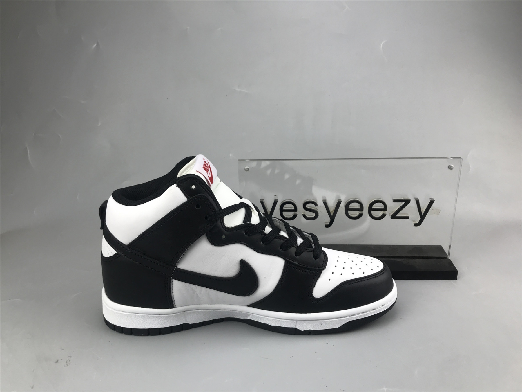 UA NIKE WMNS DUNK HIGH