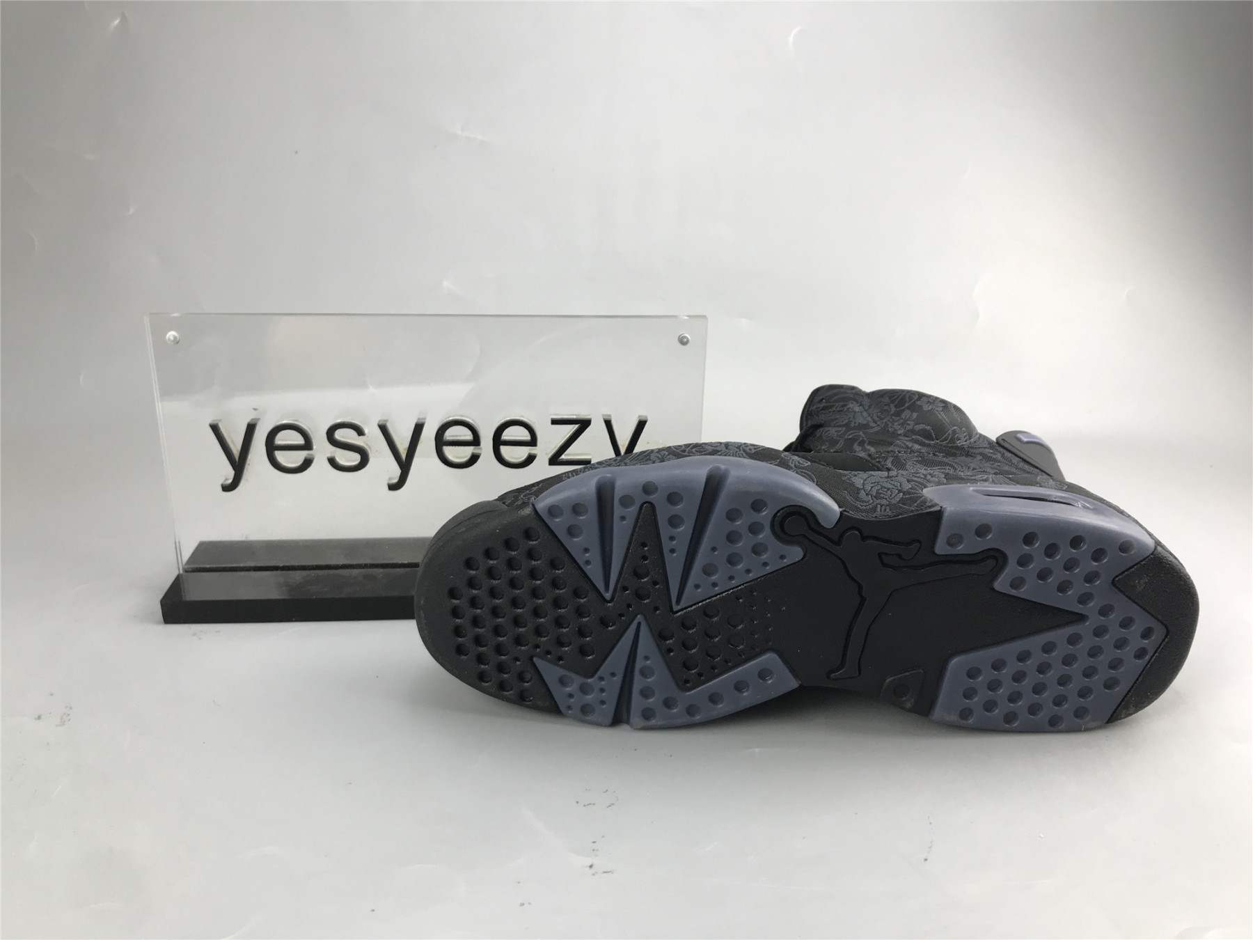 UA WMNS AIR JORDAN 6 RETRO