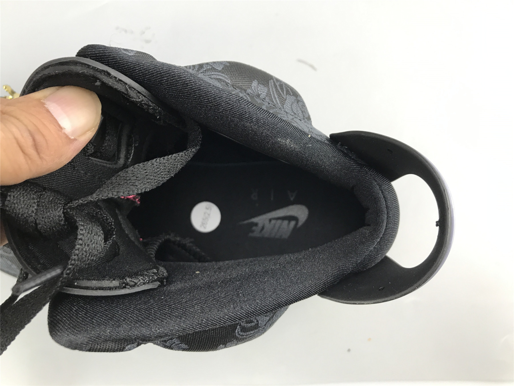 UA WMNS AIR JORDAN 6 RETRO