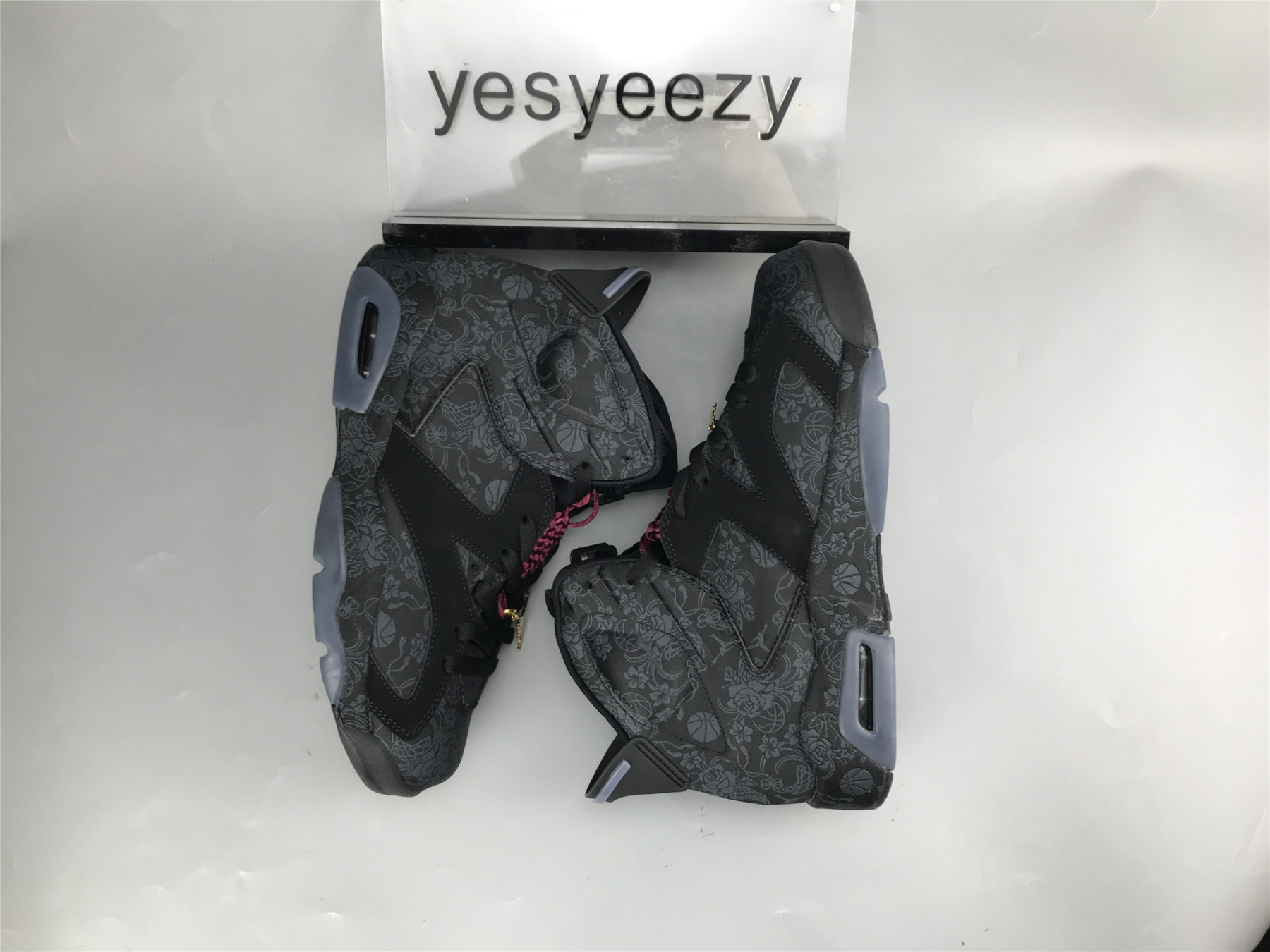 UA WMNS AIR JORDAN 6 RETRO