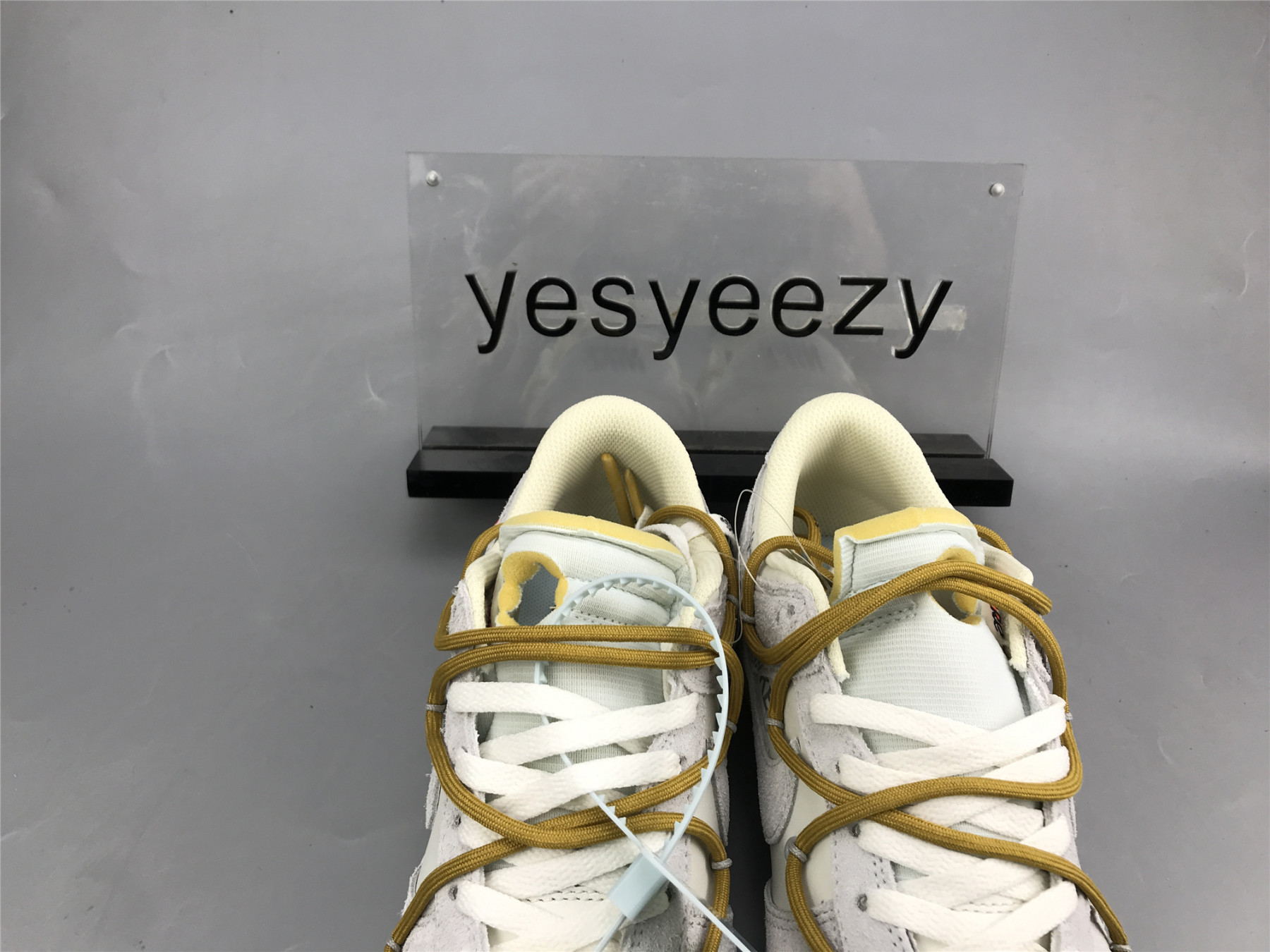 UA NIKE OFF-WHITE X DUNK LOW