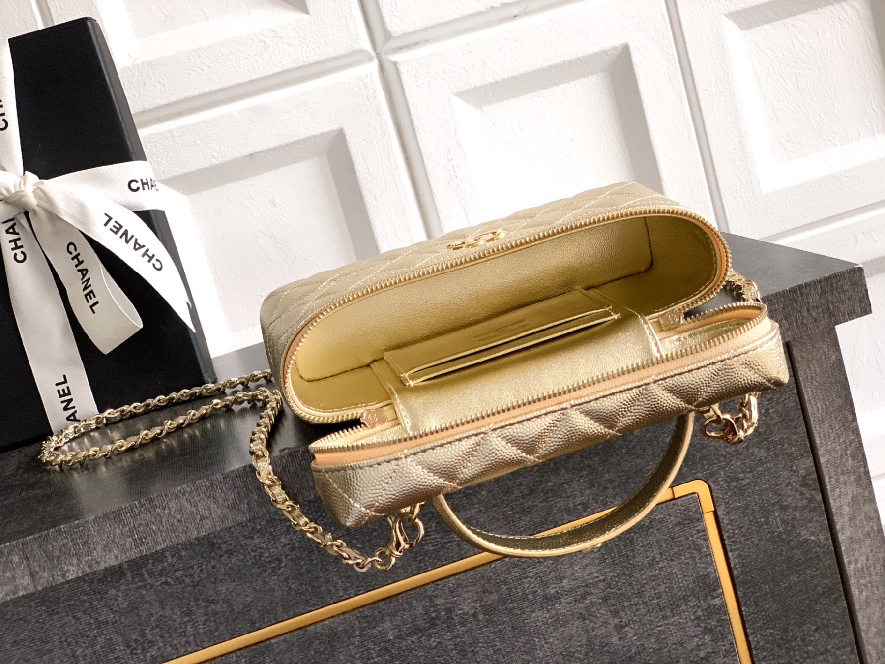 CHANEL LONG VANITY WITH CHAIN 17×19.5×5cm
