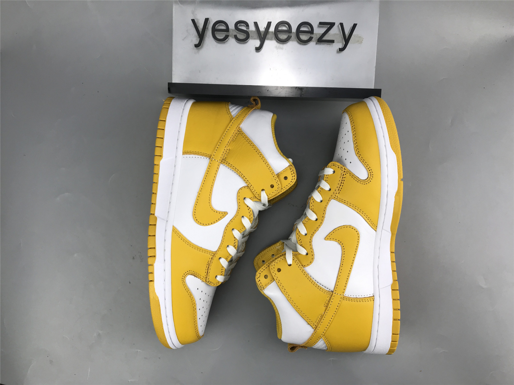 UA NIKE WMNS DUNK HIGH