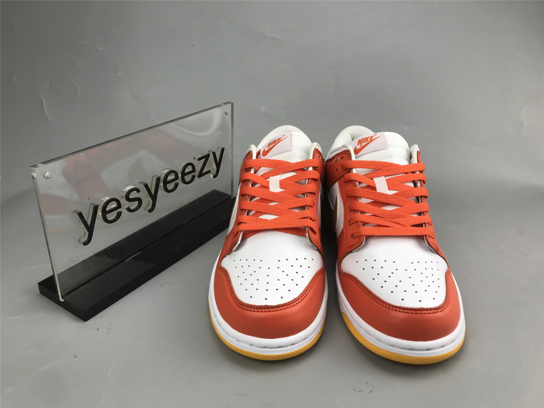 UA NIKE WMNS DUNK LOW