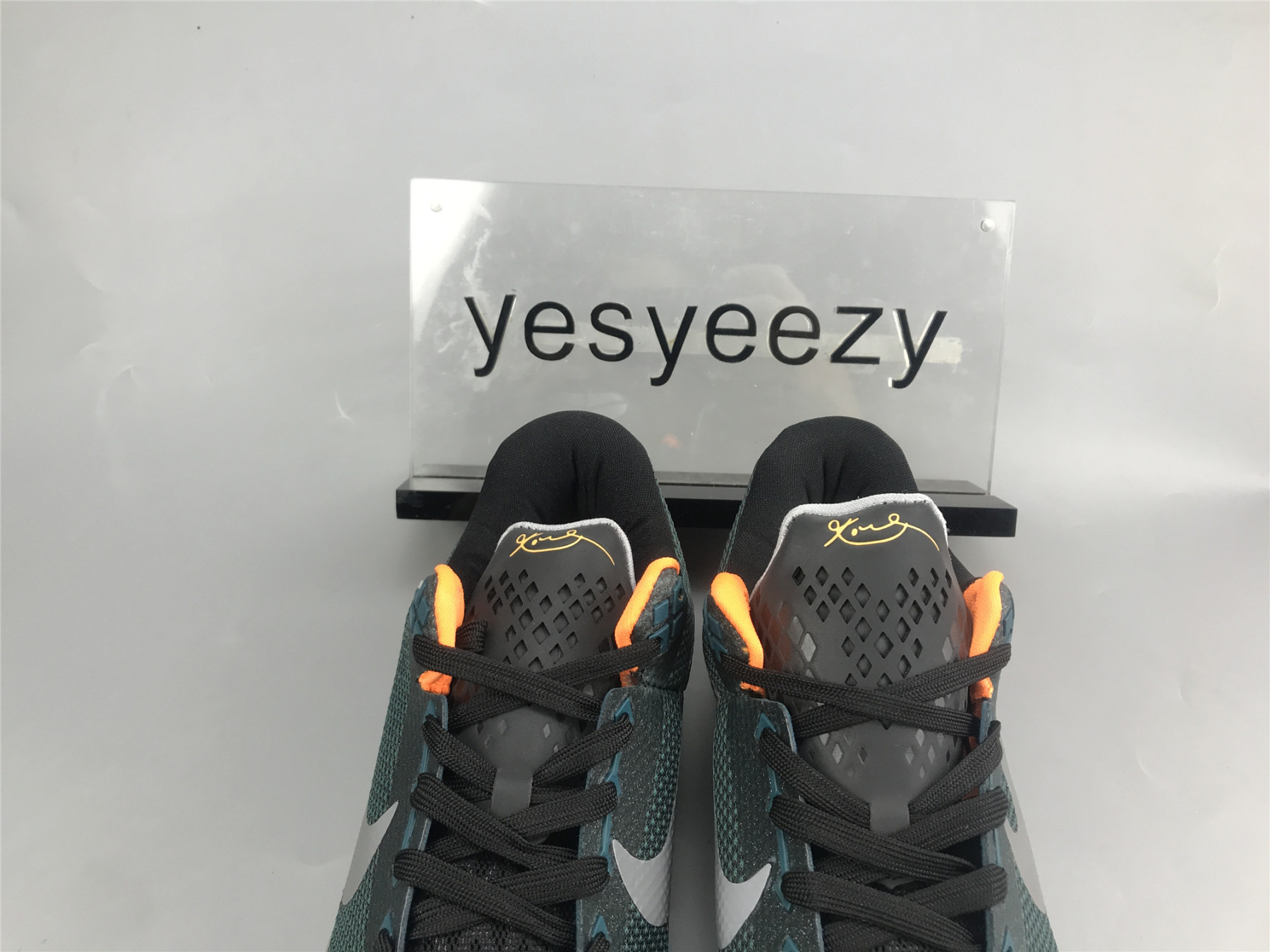 UA NIKE KOBE 10