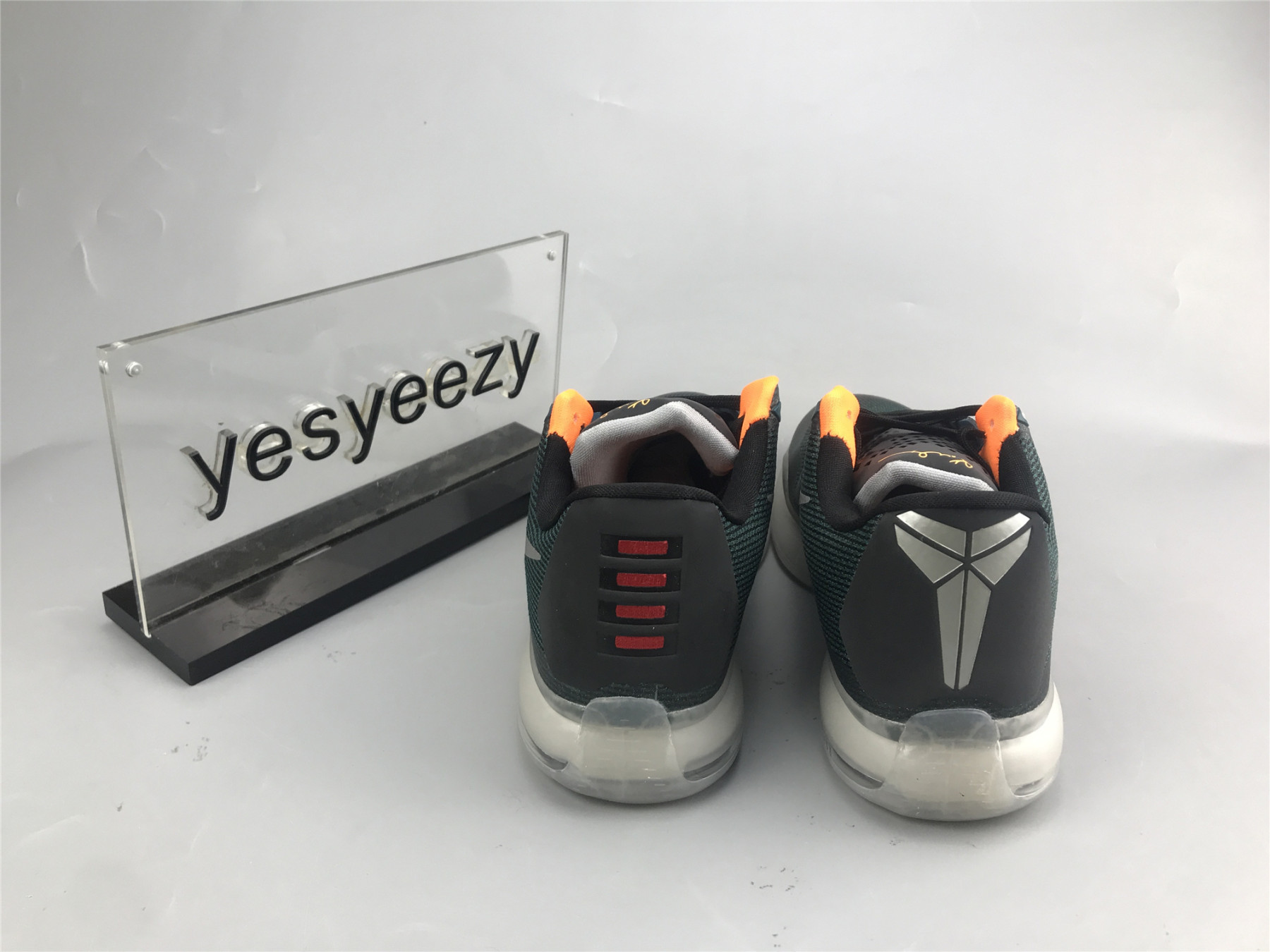 UA NIKE KOBE 10