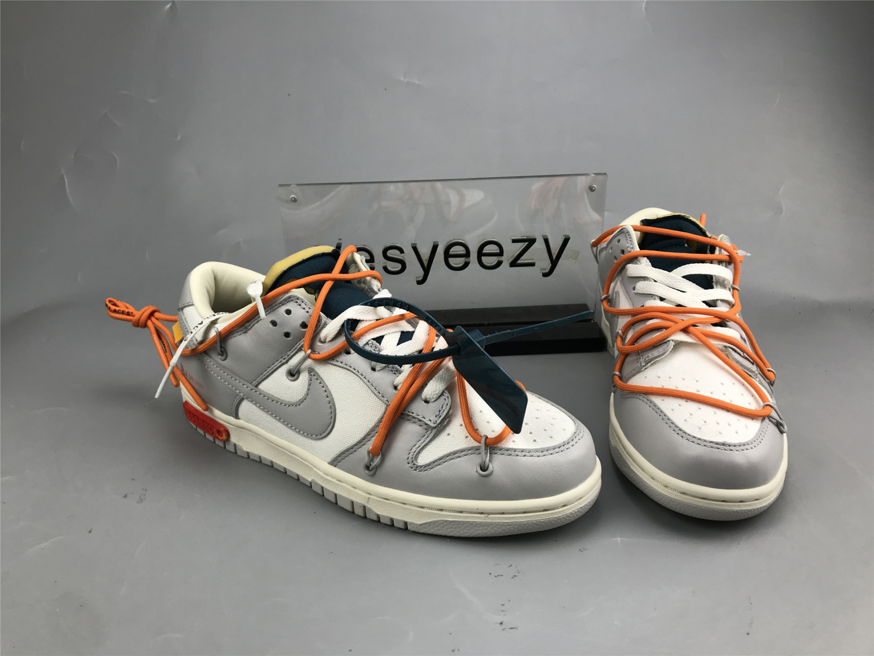 UA NIKE OFF-WHITE X DUNK LOW