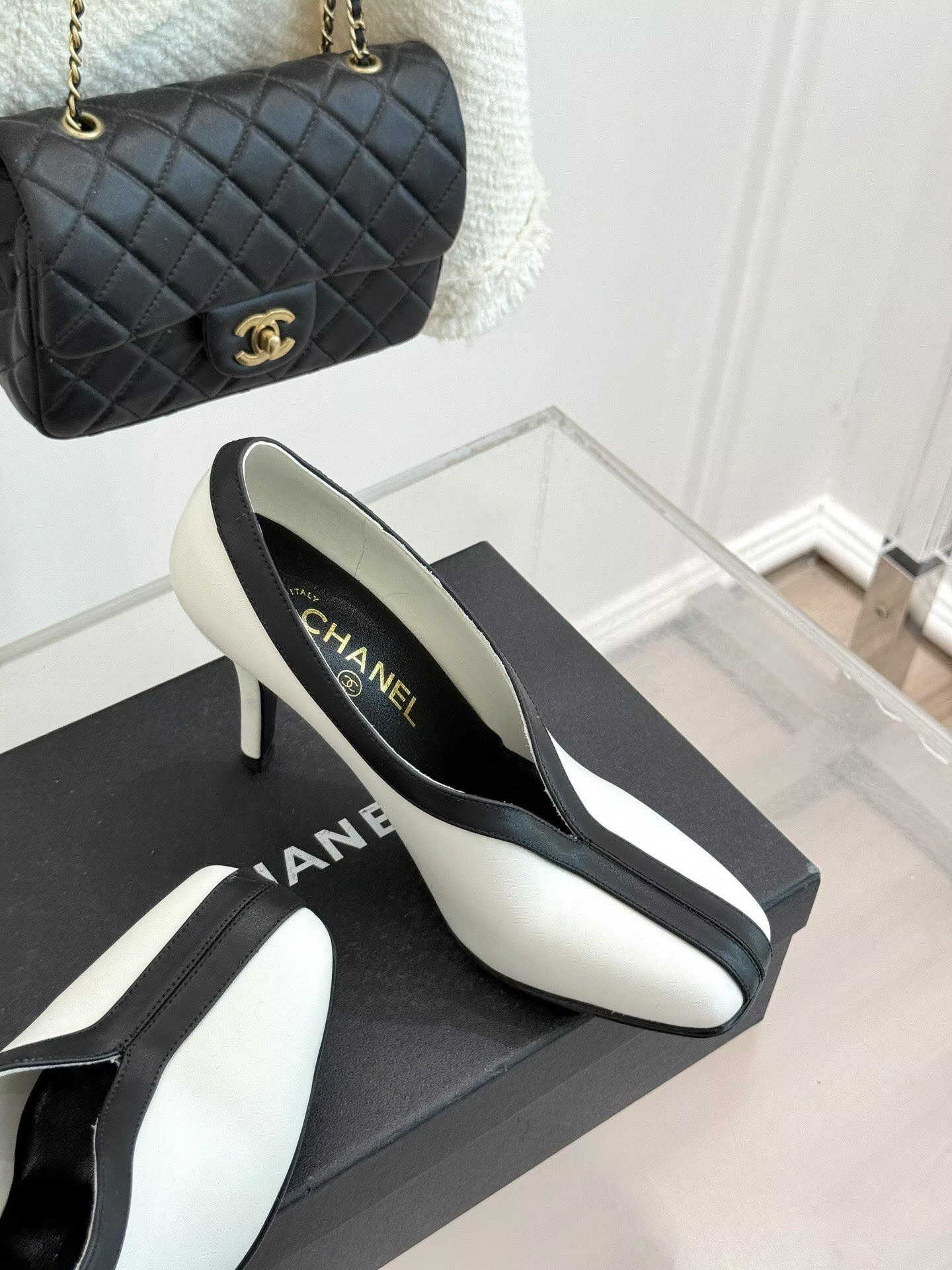 ua Ch**el pumps