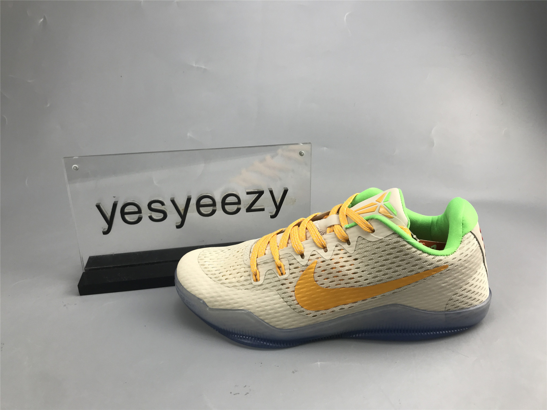 UA NIKE KOBE 11 