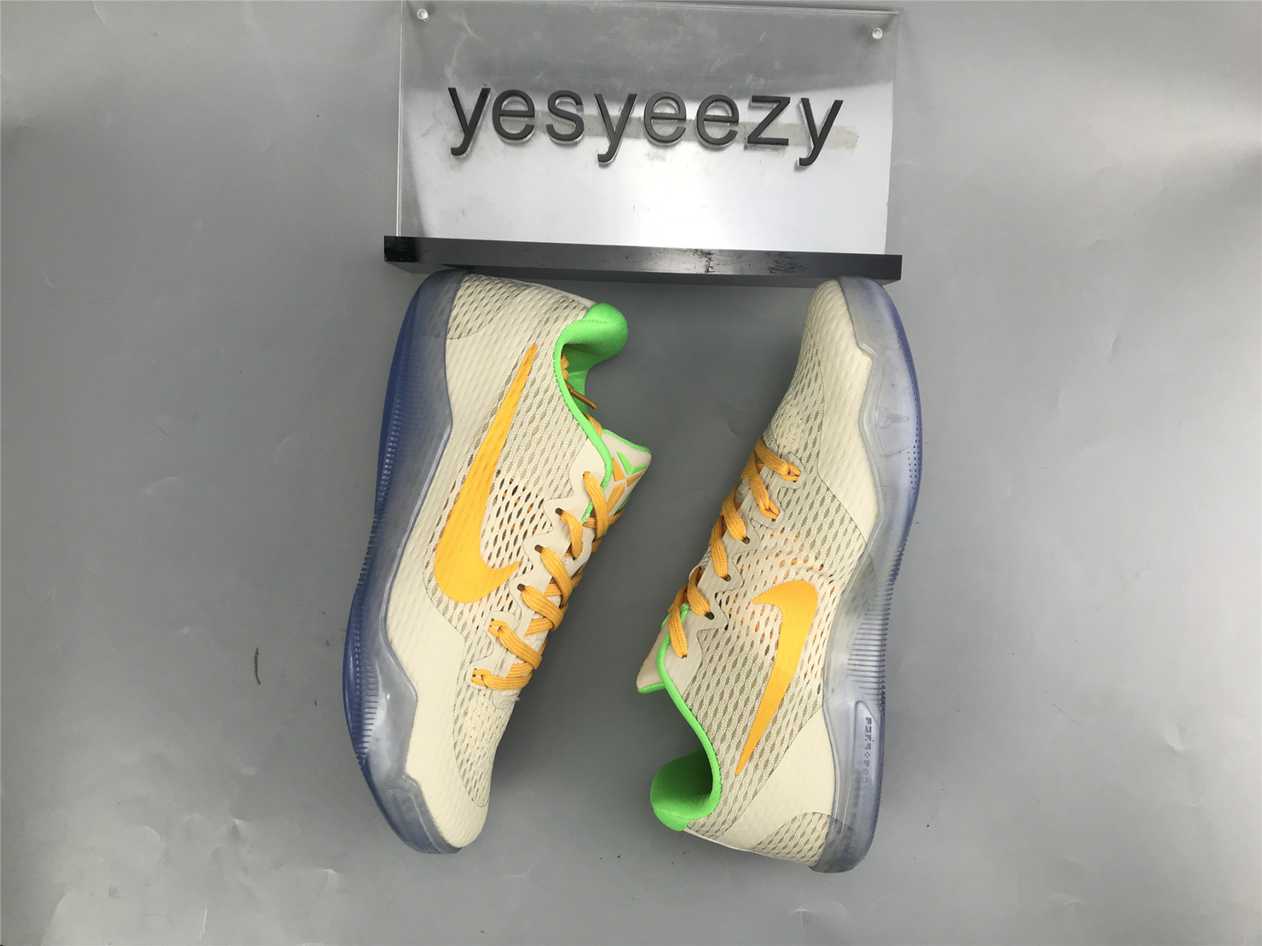 UA NIKE KOBE 11 