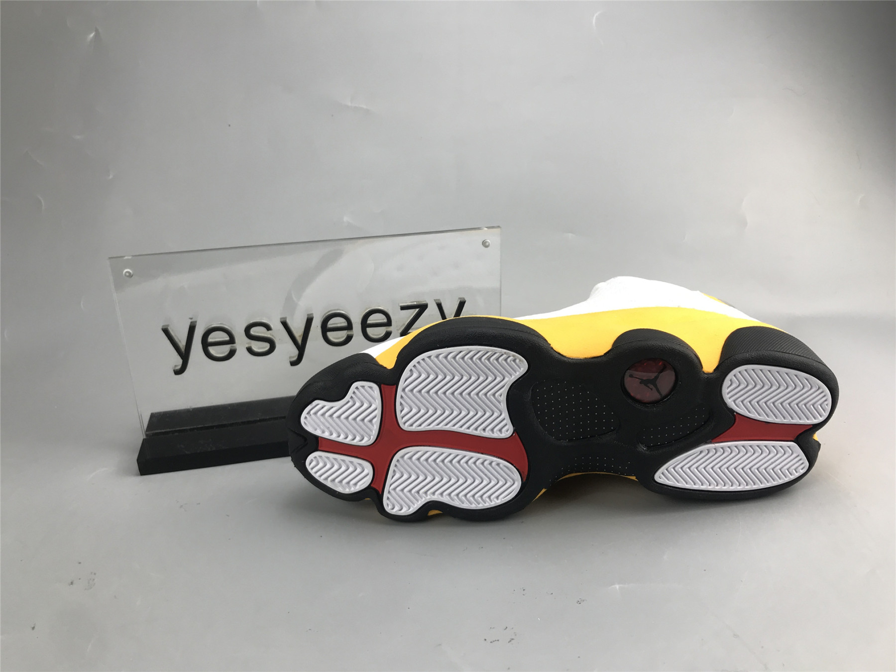 UA AIR JORDAN 13