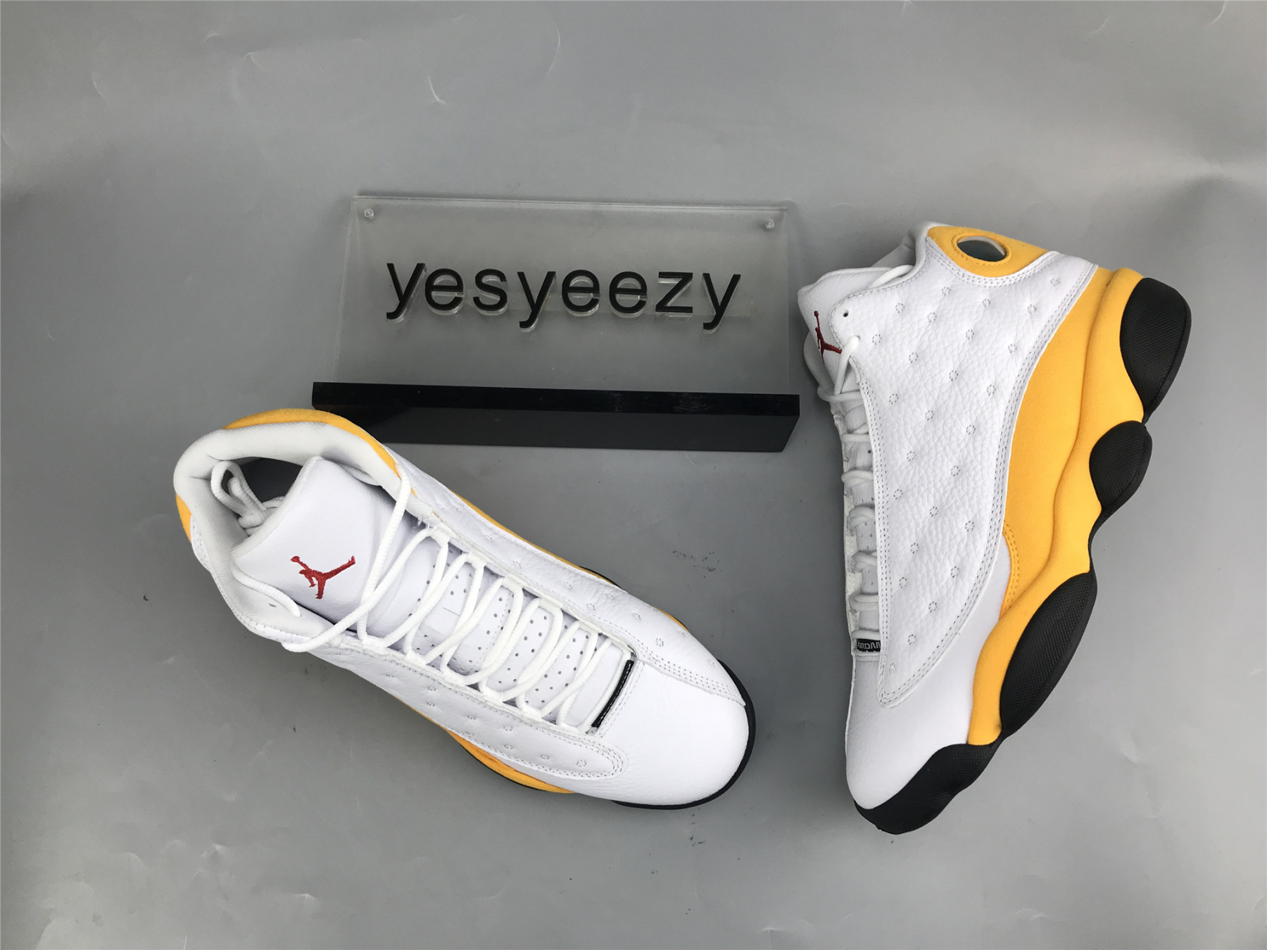 UA AIR JORDAN 13