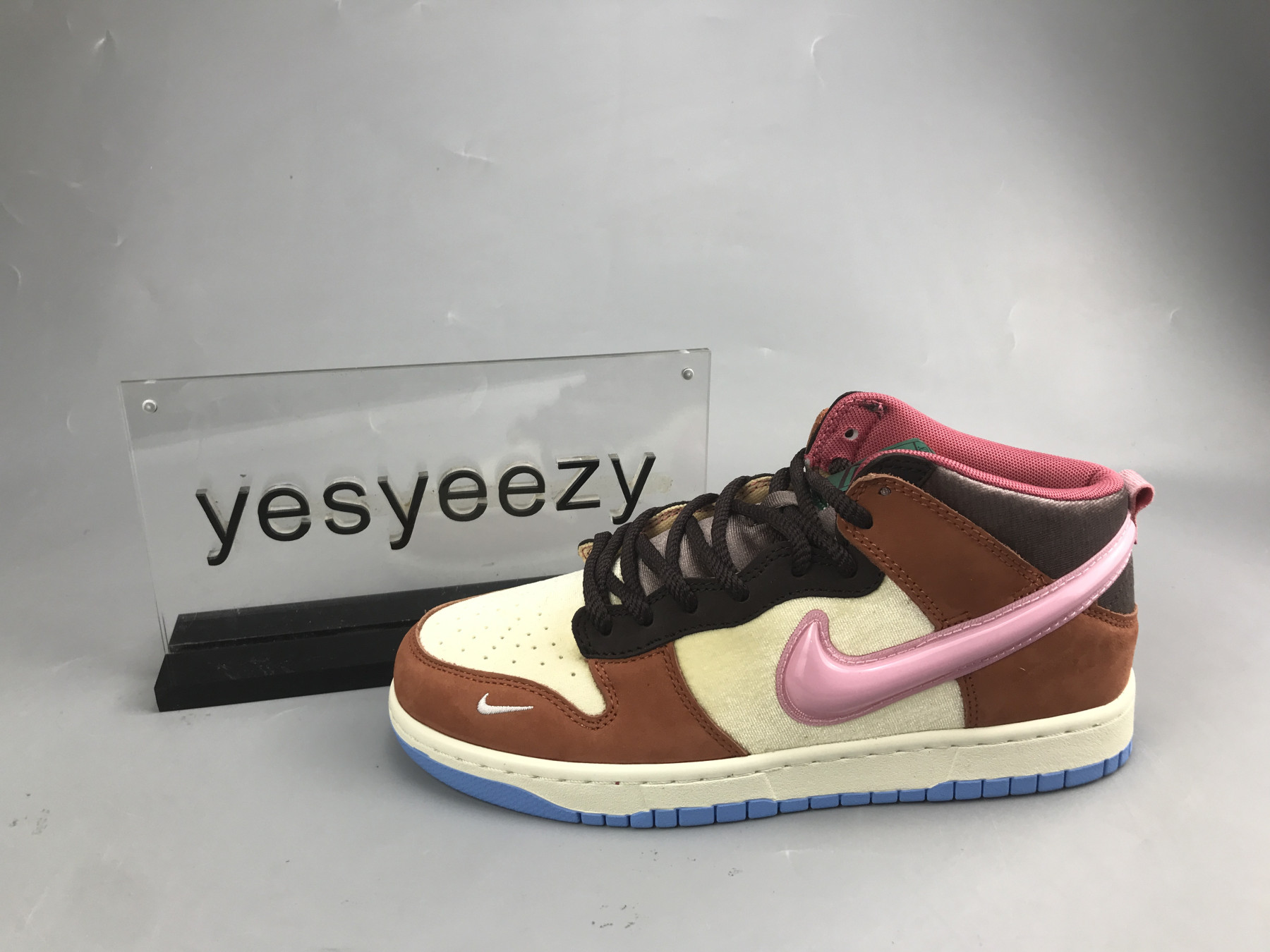 UA NIKE SOCIAL STATUS X DUNK MID