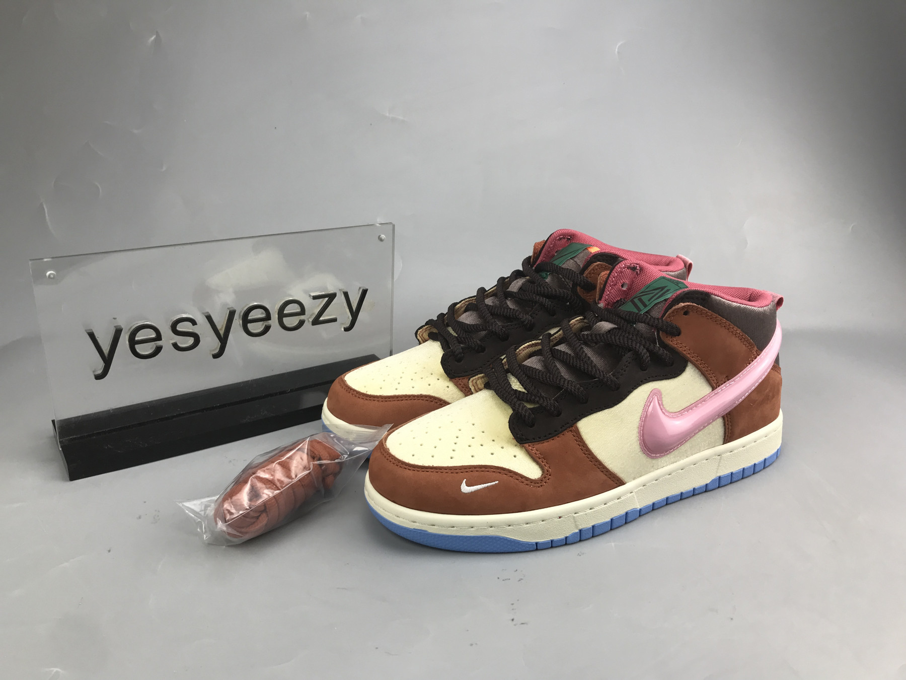 UA NIKE SOCIAL STATUS X DUNK MID