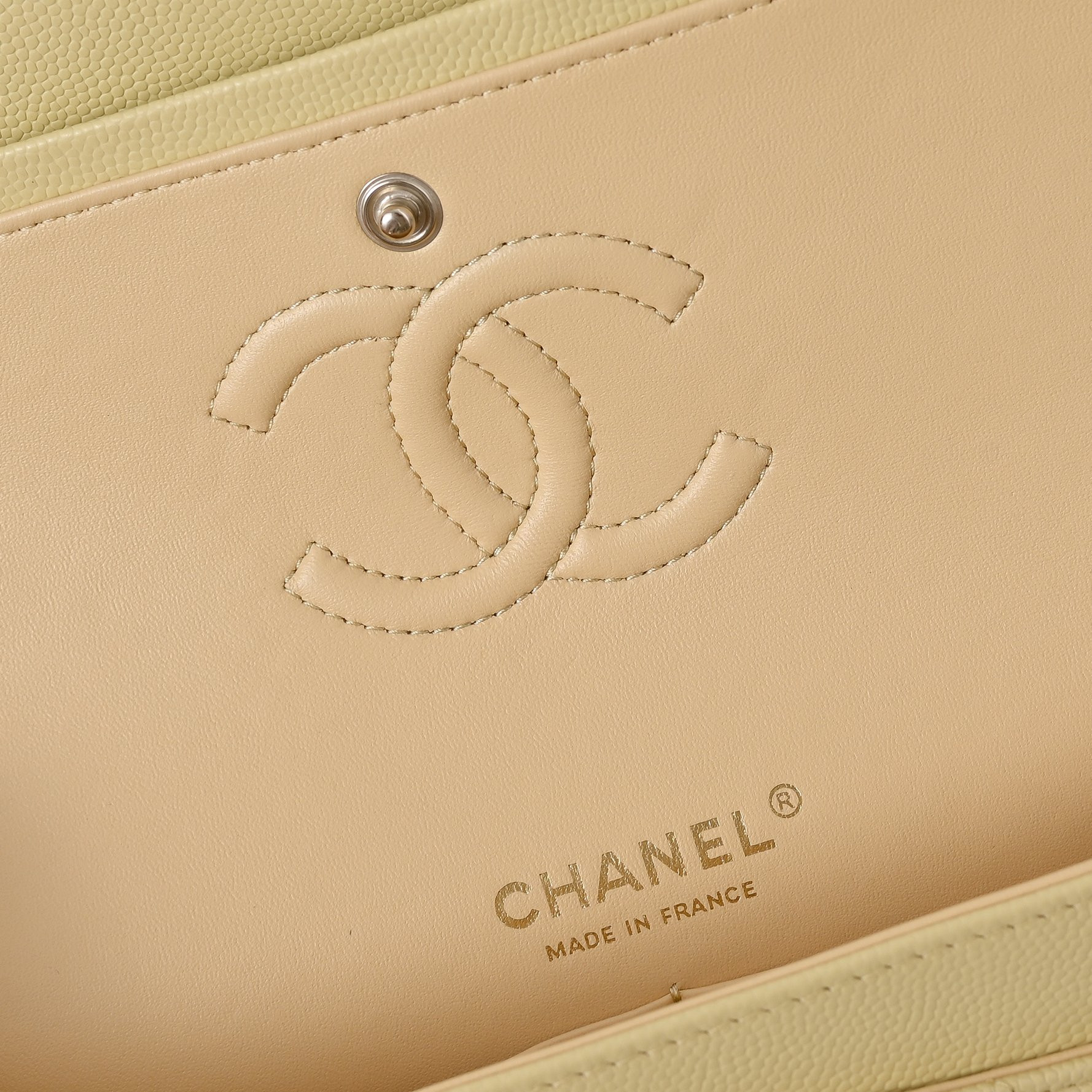 Chanel Classic Flap handbag Baby yellow with light gold hardware and caviar leather A01113 23x14.5x6cm