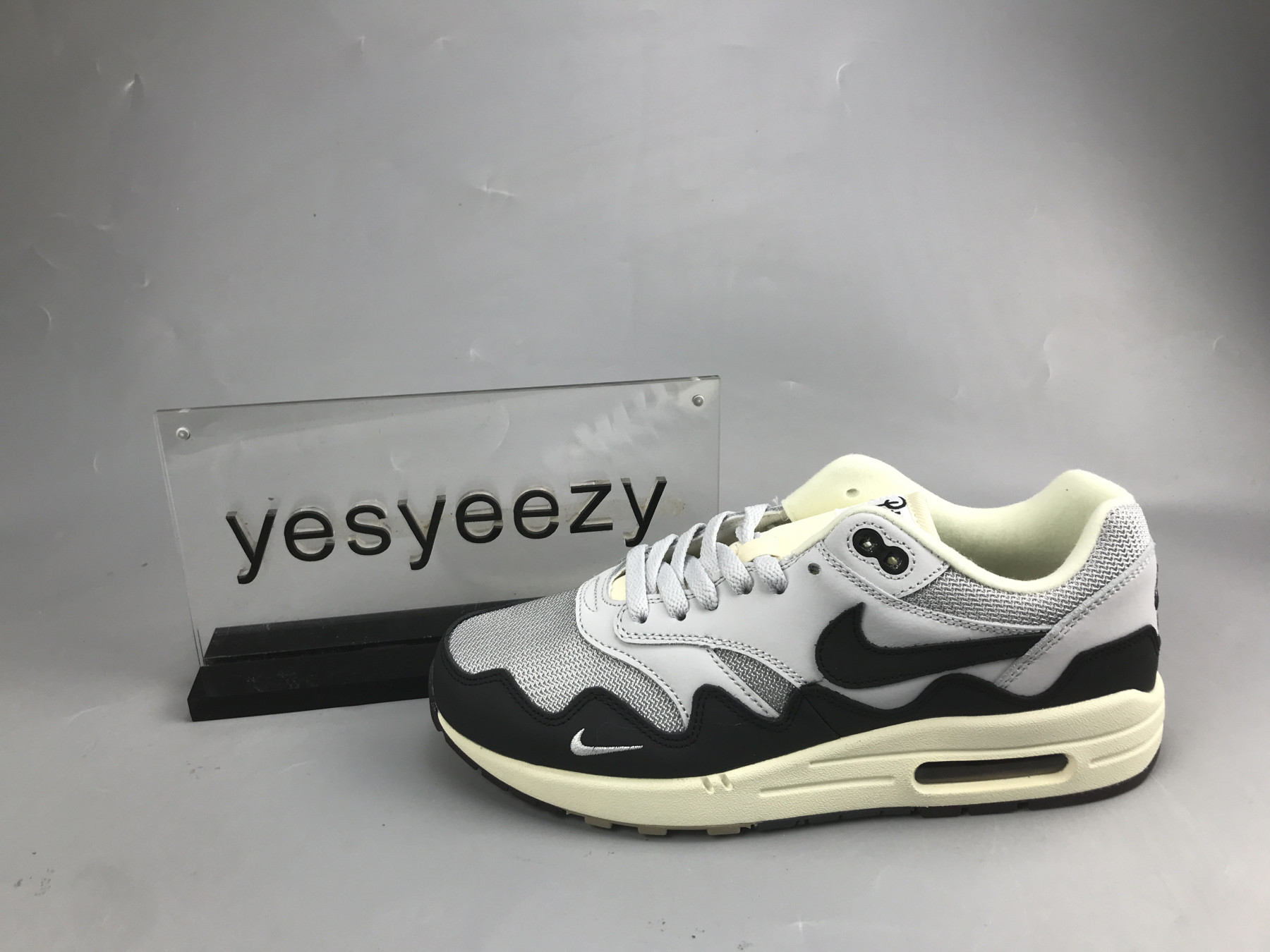UA NIKE AIR MAX 1/P