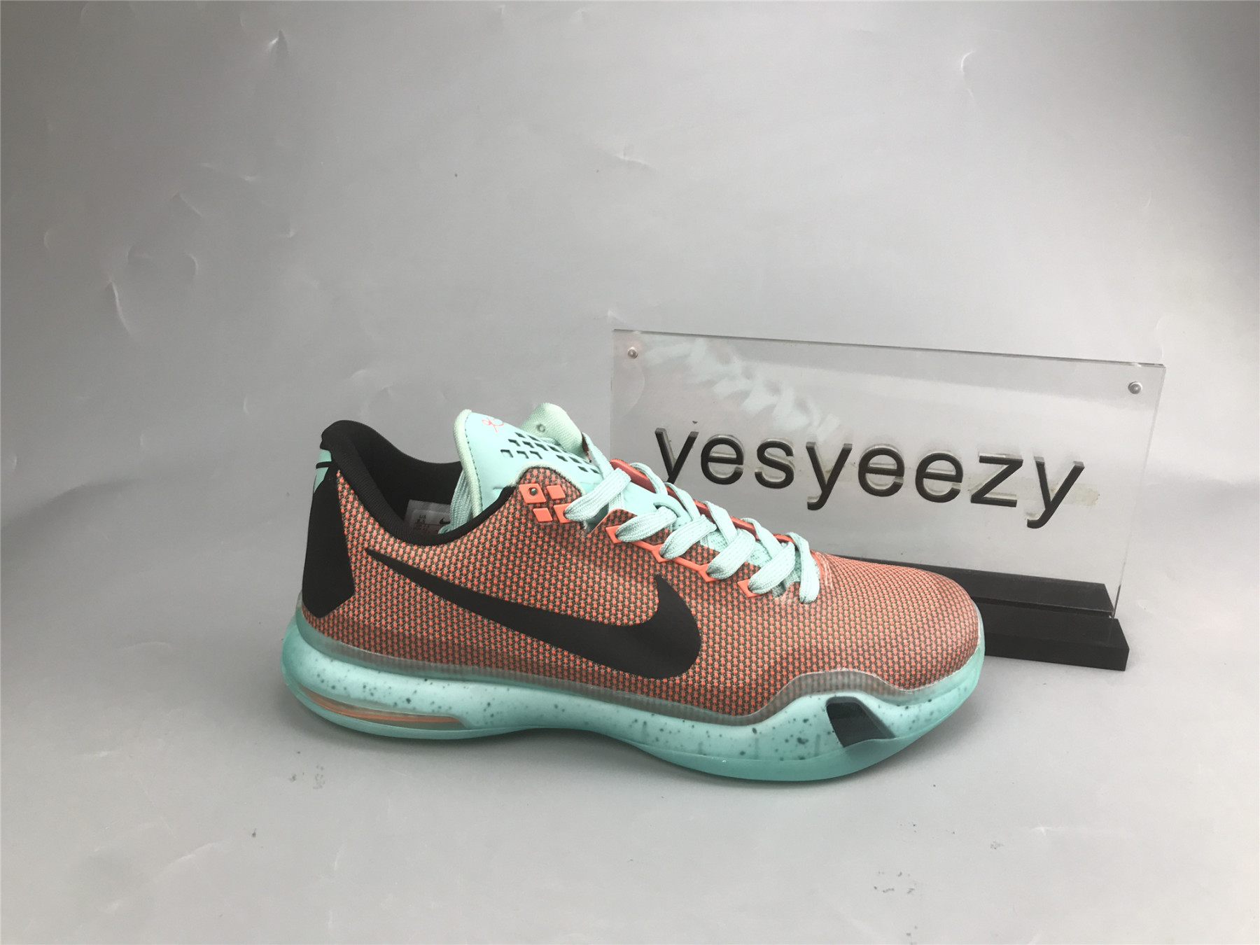 UA NIKE KOBE 10