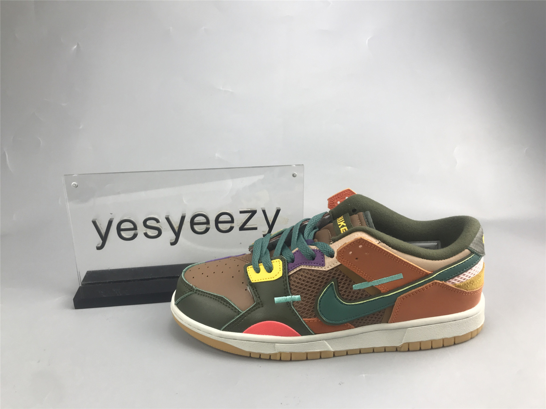 UA NIKE DUNK LOW 