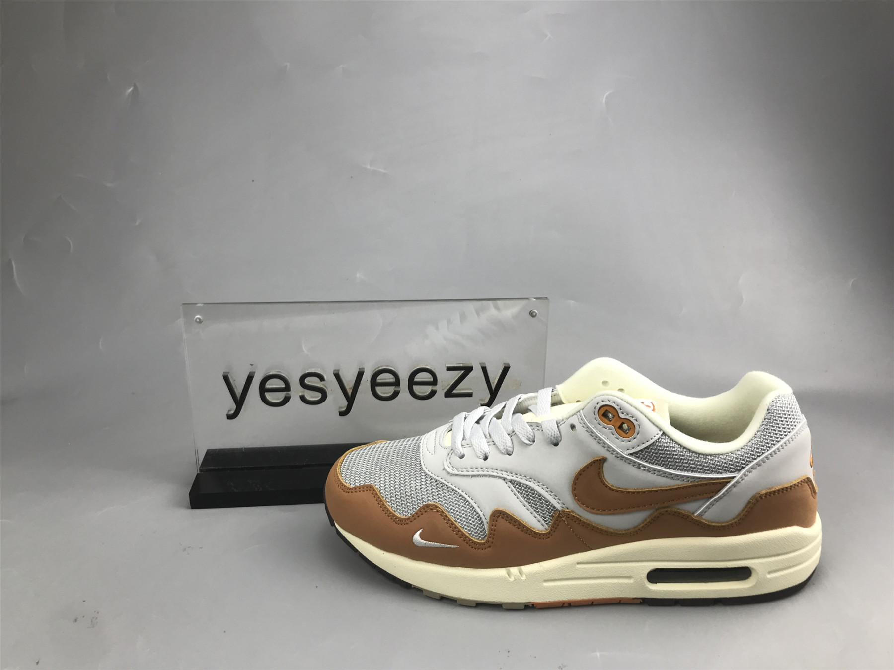UA NIKE PATTA X AIR MAX 1