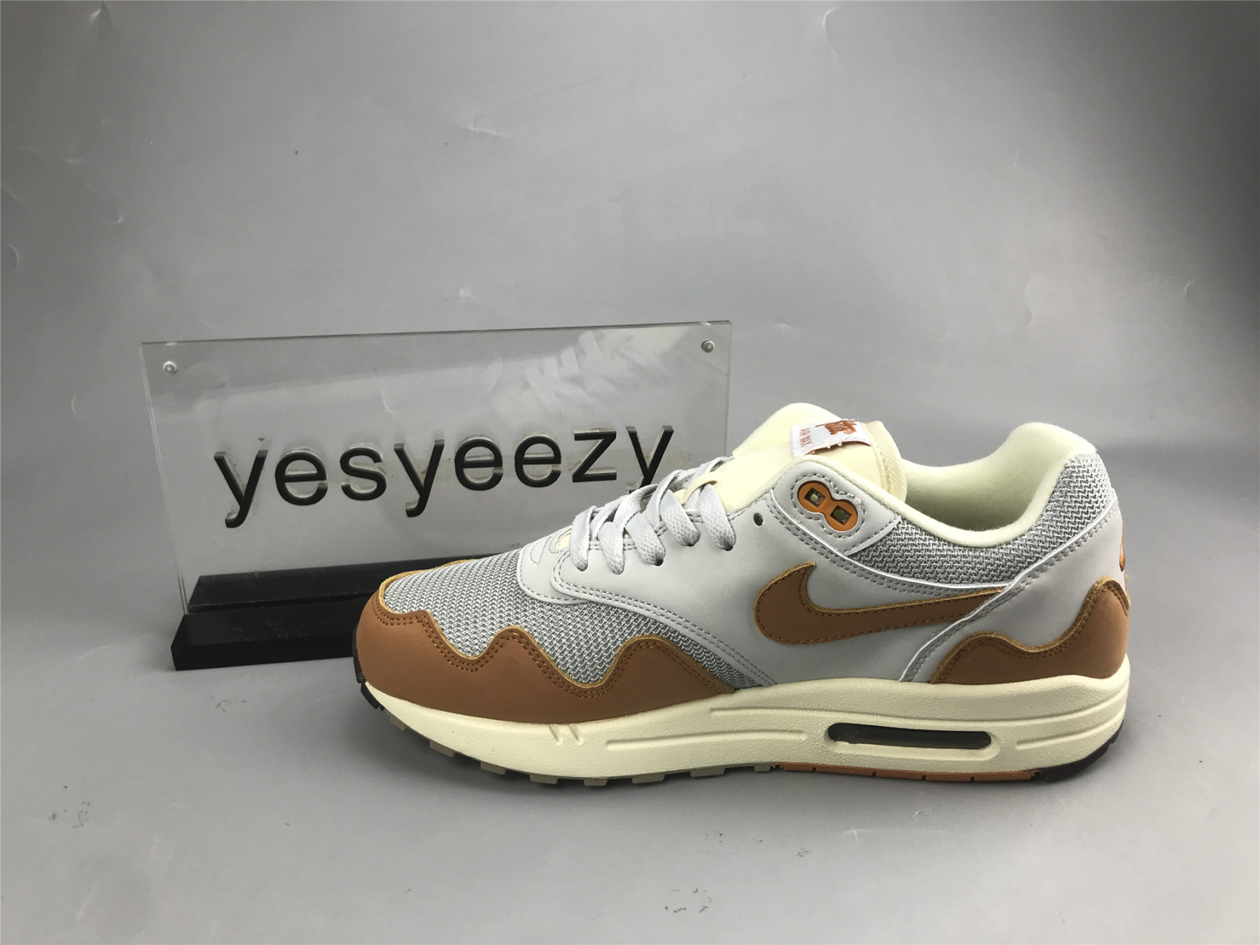 UA NIKE PATTA X AIR MAX 1