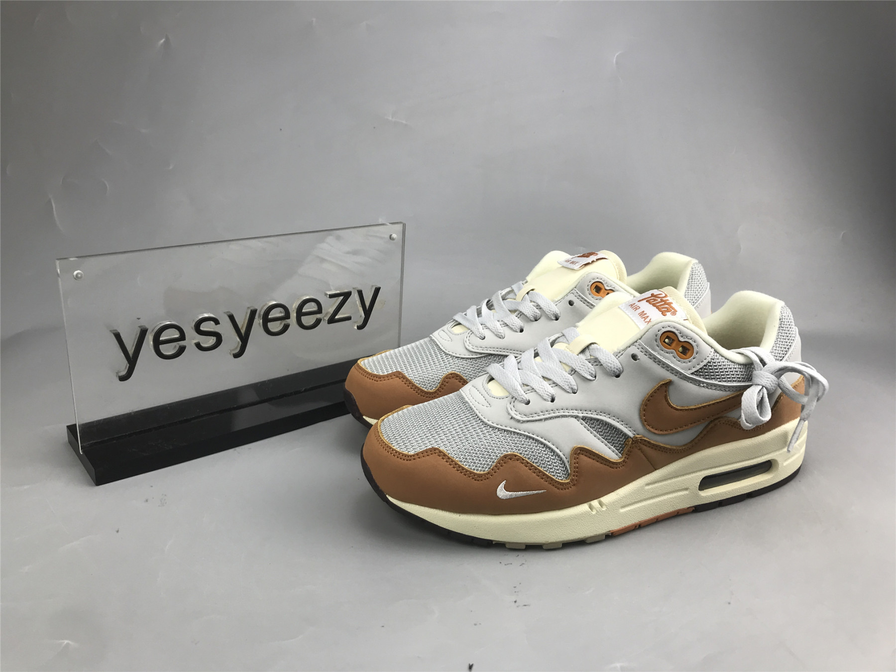 UA NIKE PATTA X AIR MAX 1
