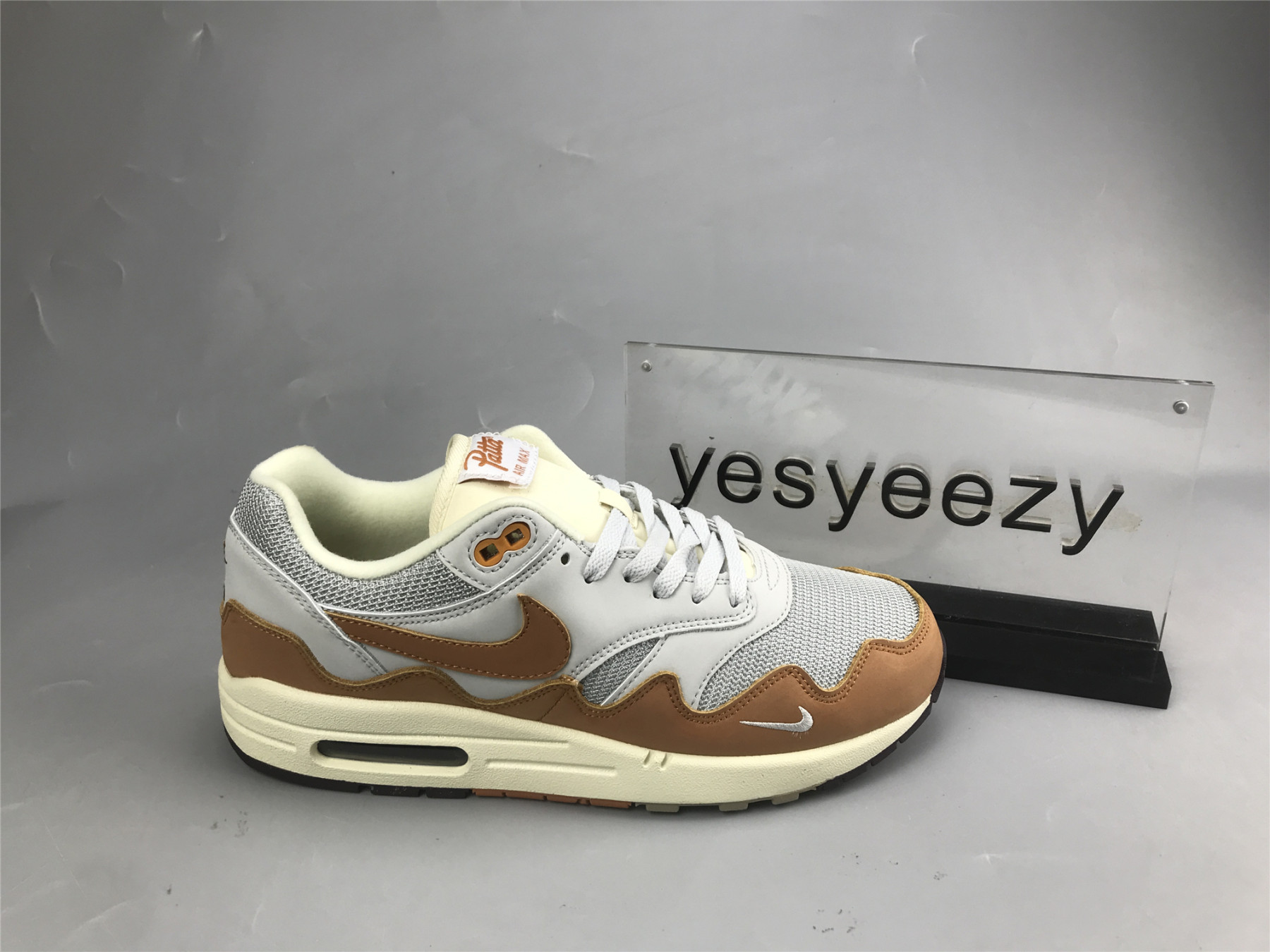 UA NIKE PATTA X AIR MAX 1