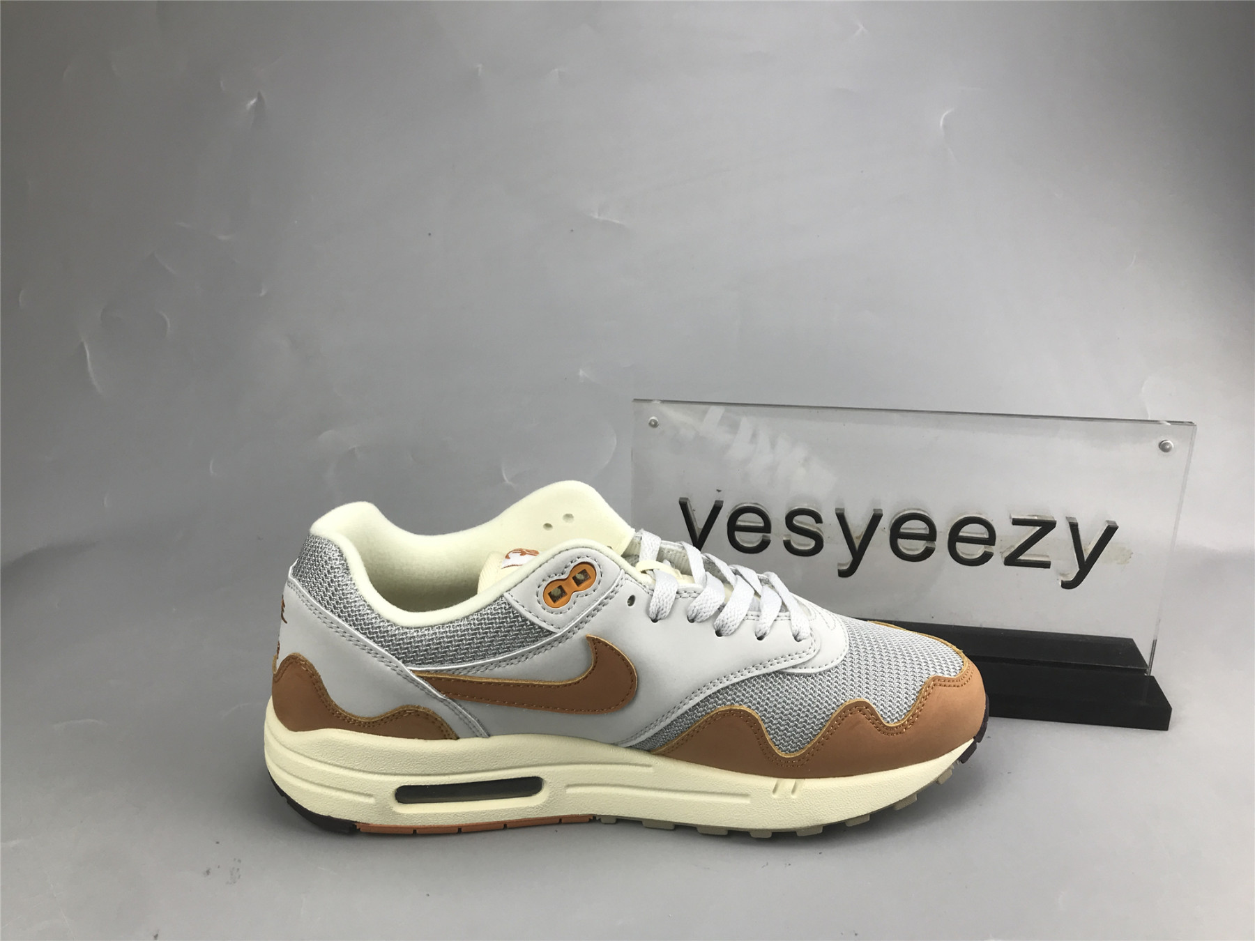 UA NIKE PATTA X AIR MAX 1