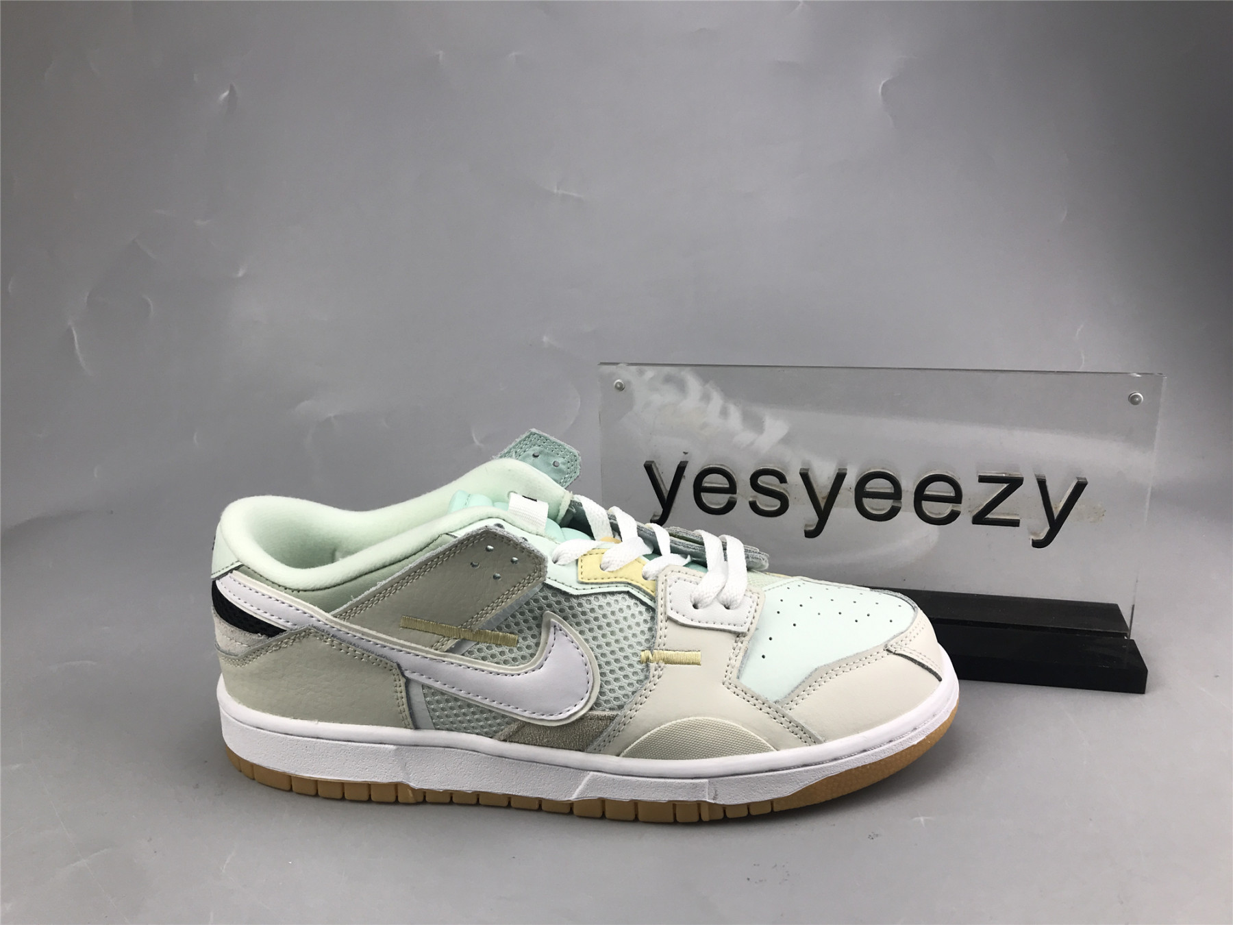 UA NIKE DUNK LOW SCRAP