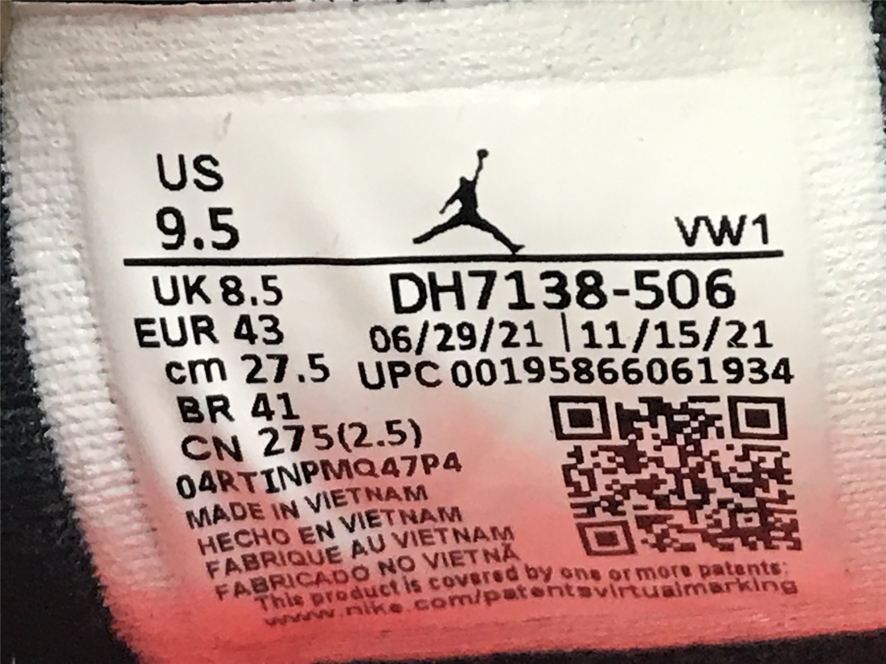 UA AIR JORDAN 4 RETRO