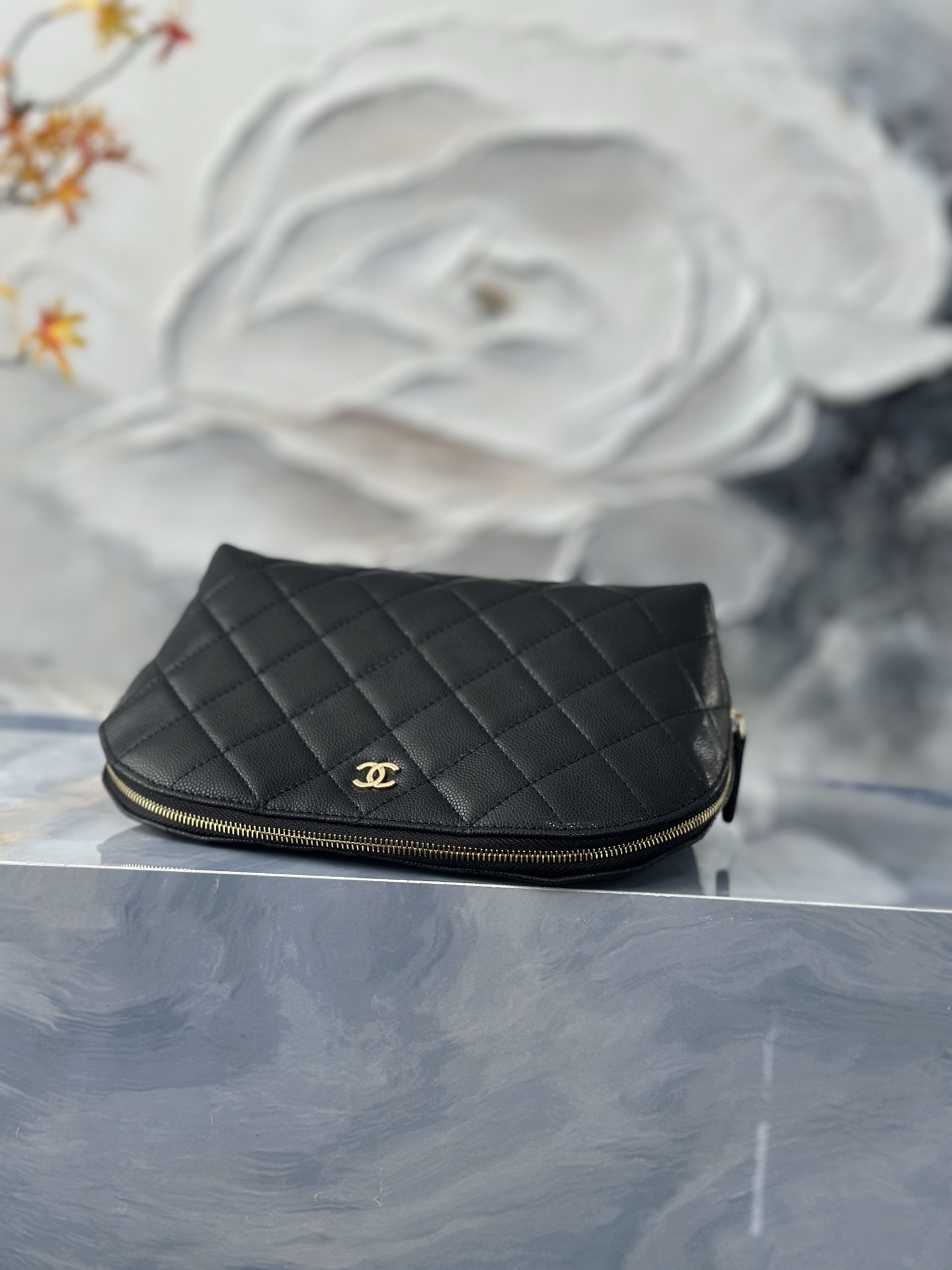 Chanel Quilted Cosmetic Bag Gold Hardware A31102 18.5x6x11cm