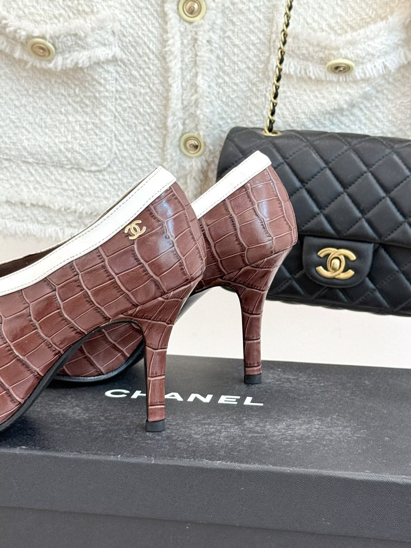 ua Ch**el pumps