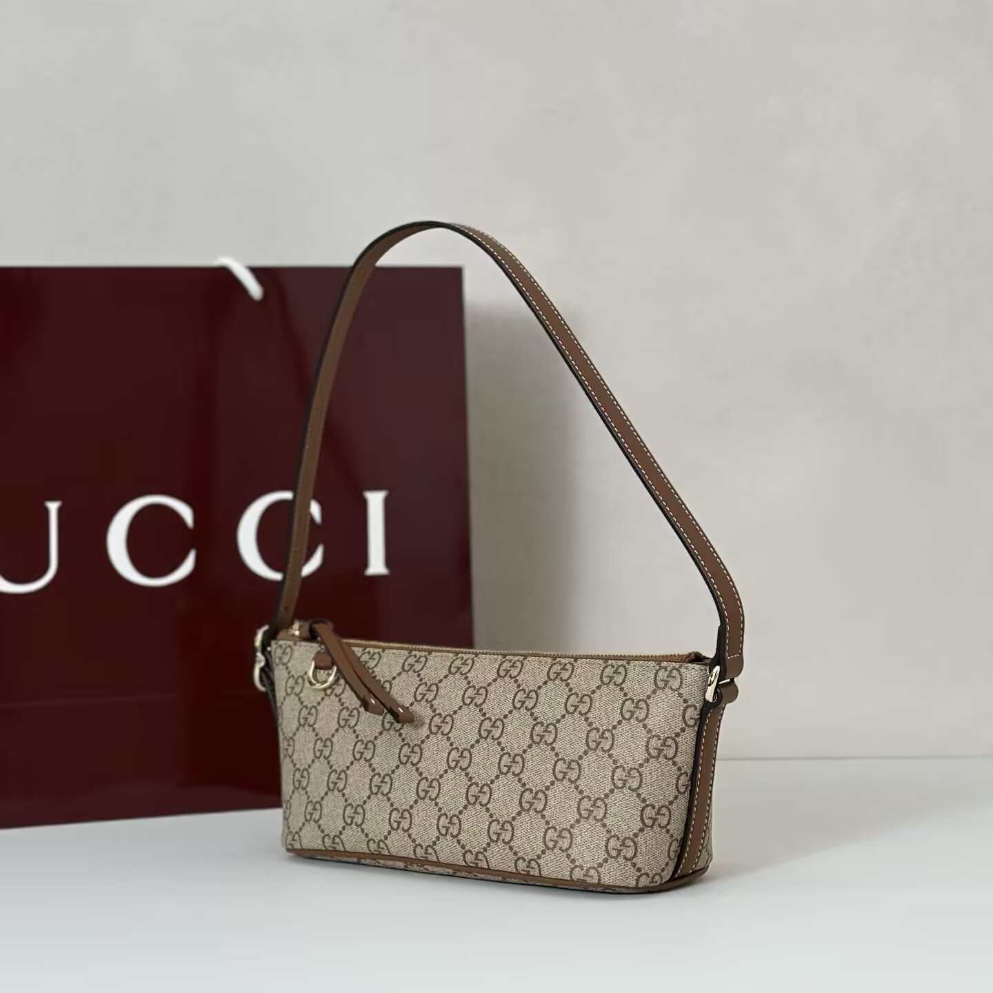Gvc*1 gg emblem small shoulder bag 27x10.5x9cm