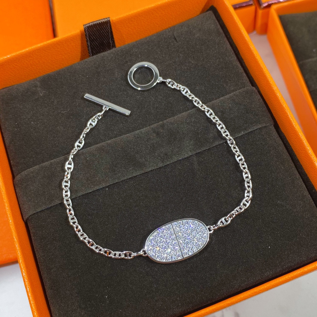 H**me5 Round H Pendant Bracelet