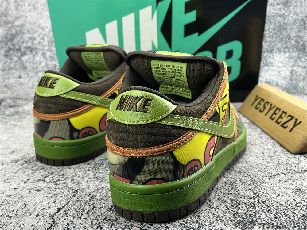 UA NIKE SB DUNK LOW