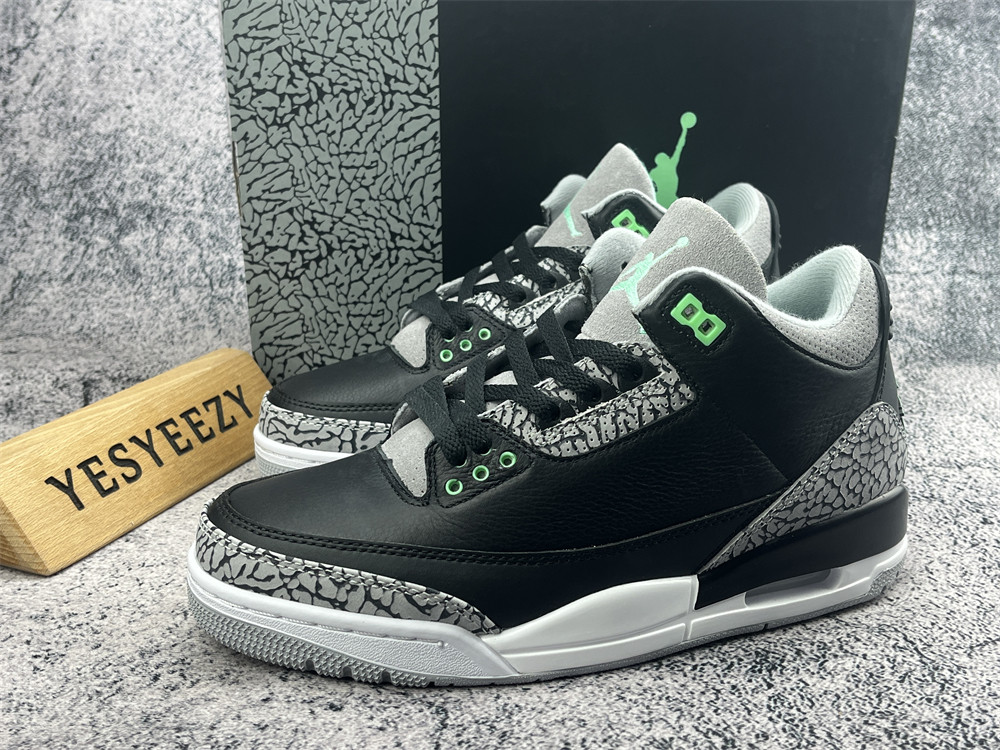 UA AIR JORDAN 3 RETRO