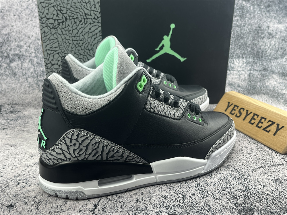 UA AIR JORDAN 3 RETRO