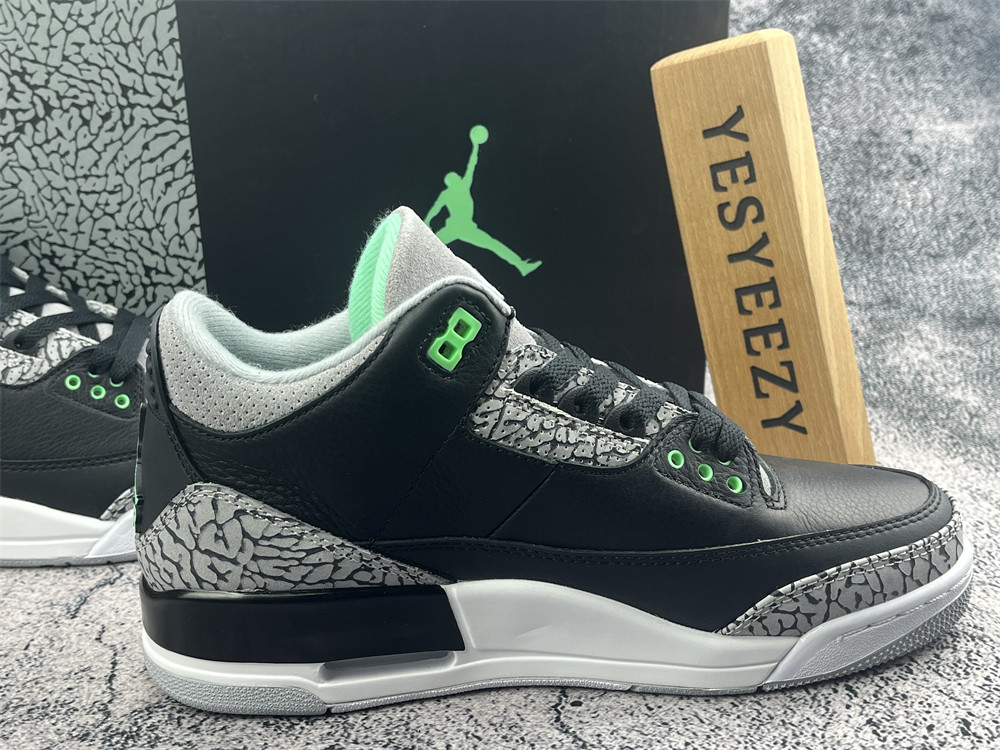 UA AIR JORDAN 3 RETRO