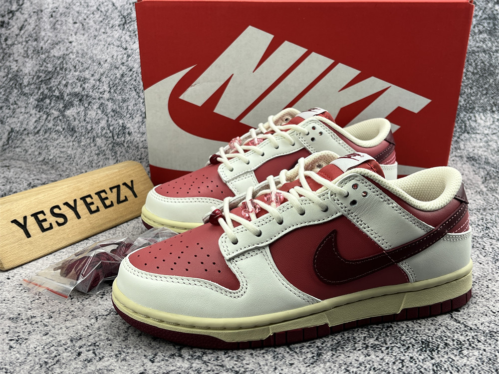 UA WMNS DUNK LOW