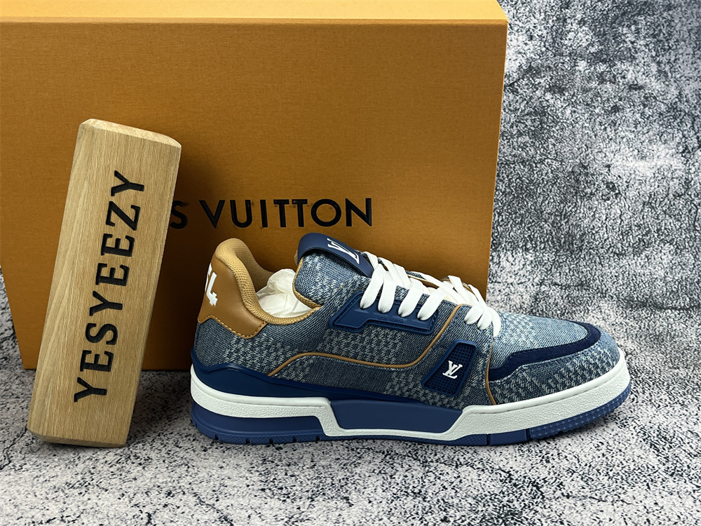 UA LV Trainer Sneaker