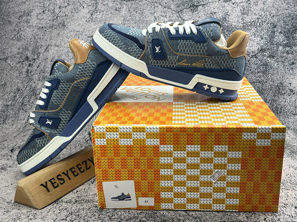 UA LV Trainer Sneaker