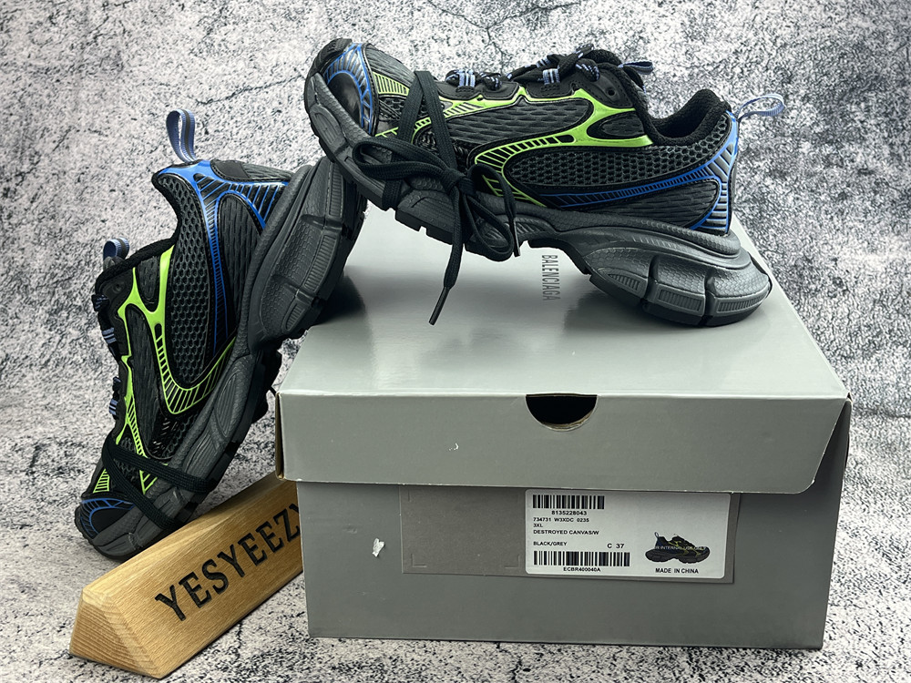 UA Balenciga 3XL Sneaker