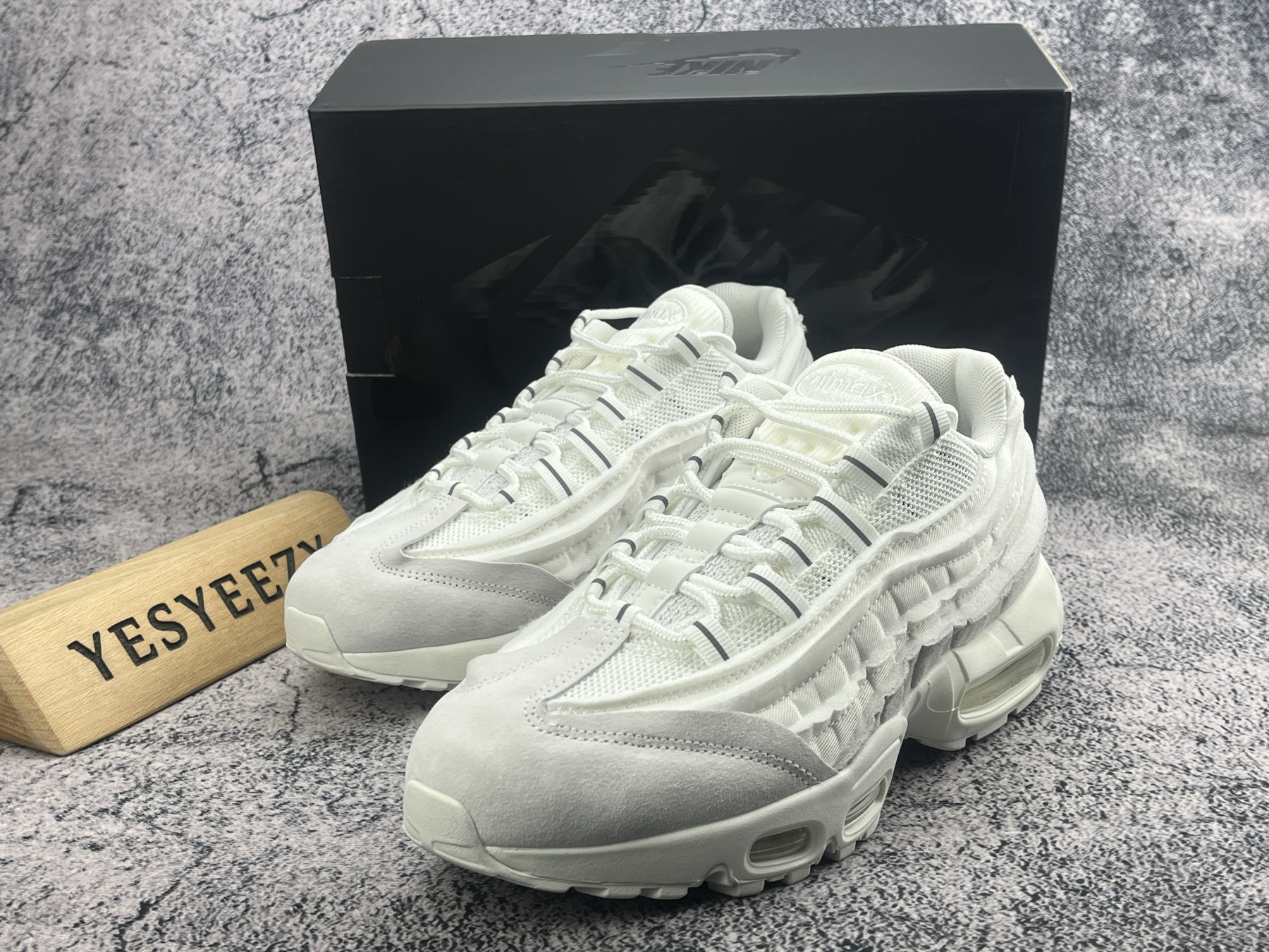 UA Nike Air Max 95