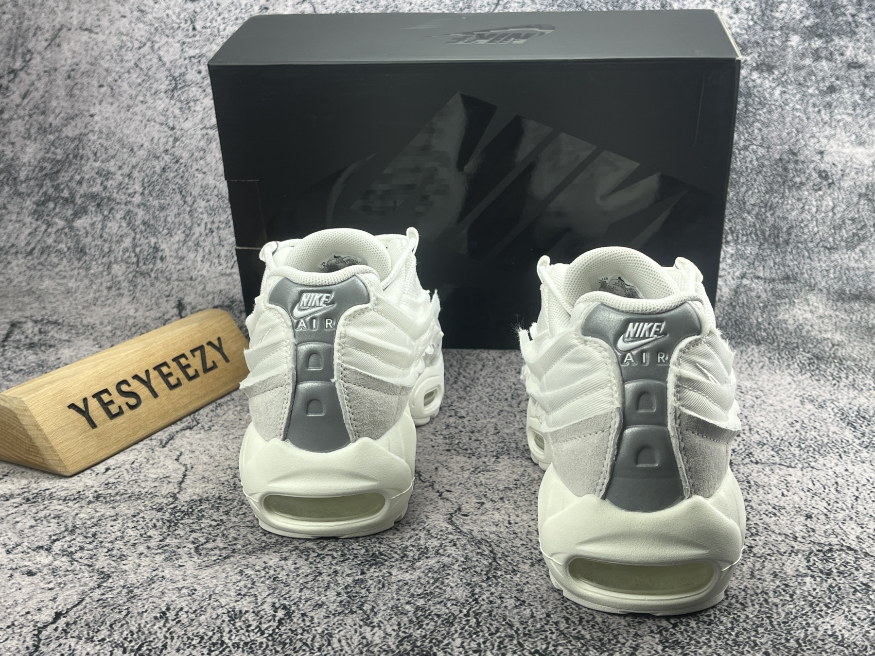 UA Nike Air Max 95