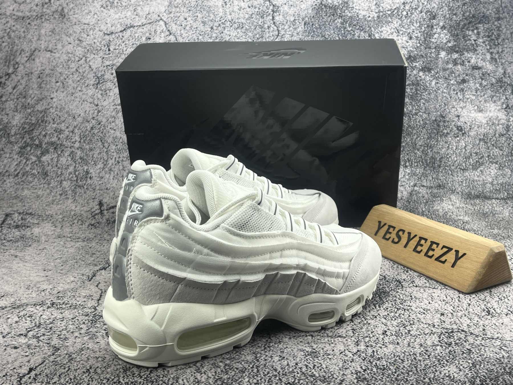 UA Nike Air Max 95