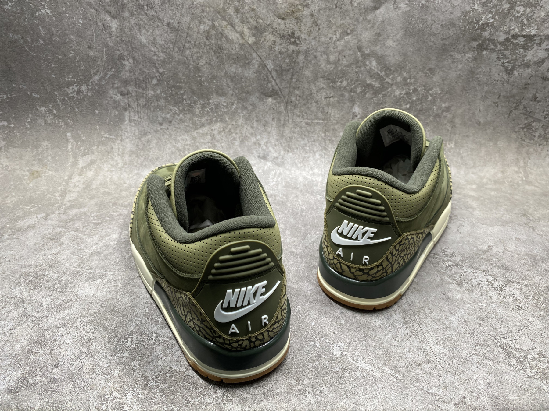 UA Jordan 3 Retro