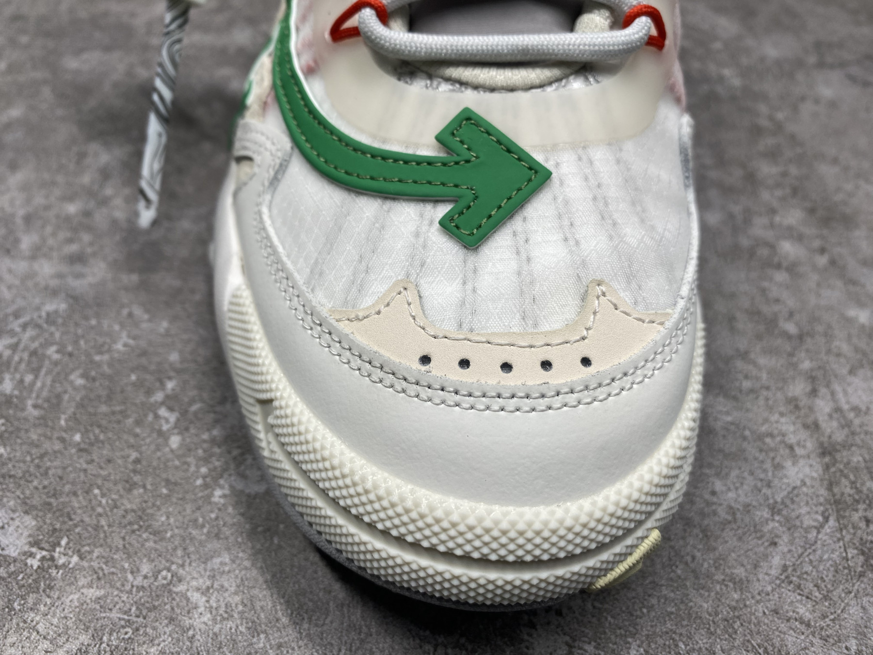 UA Off-White Odsy-2000 Sneaker
