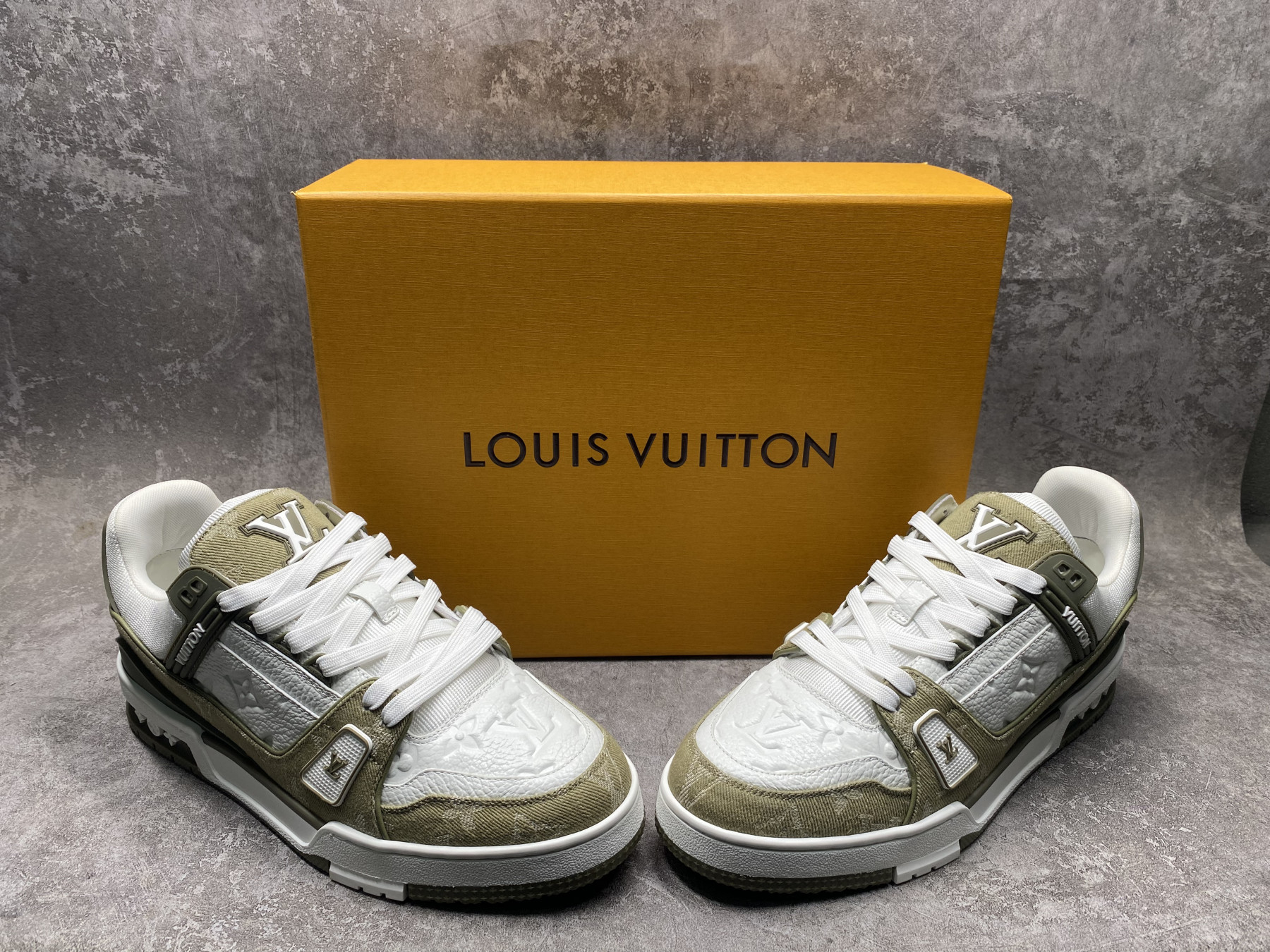 UA LV trainer Sneakers