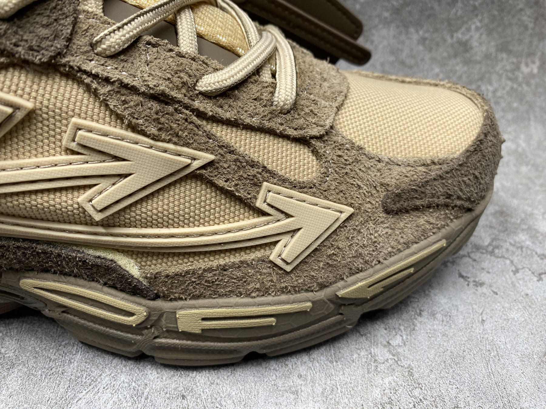 UA Off-White "BE RIGHT BACK"