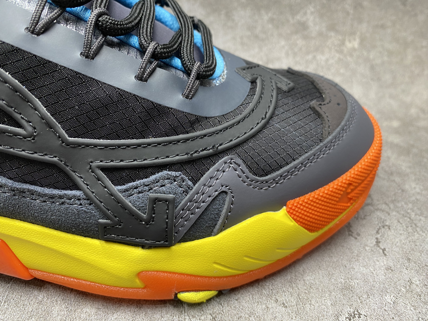 UA Off-White Odsy-2000 Sneaker