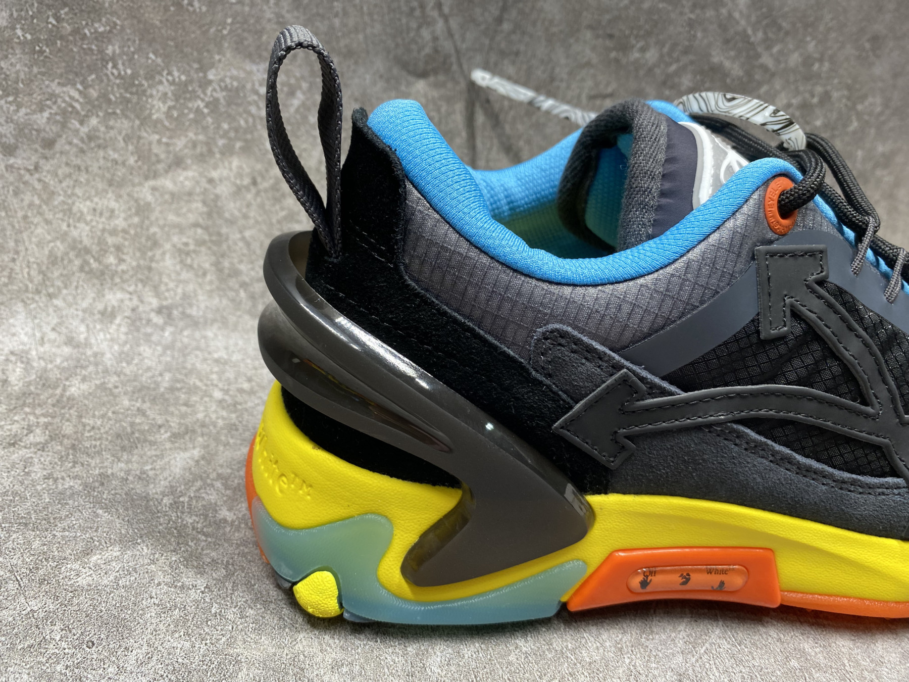 UA Off-White Odsy-2000 Sneaker